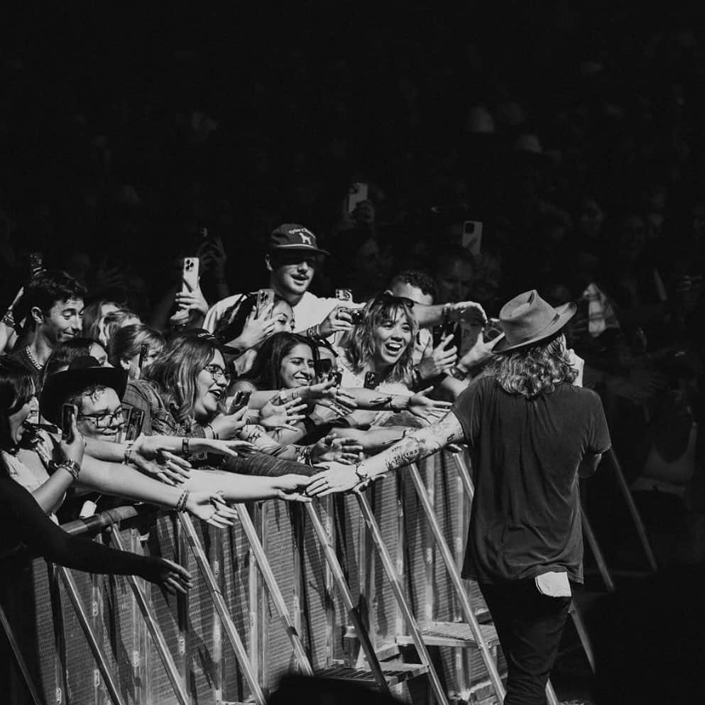 The Lumineersのインスタグラム：「@aclfestival are you ready for  weekend 2? 💙」