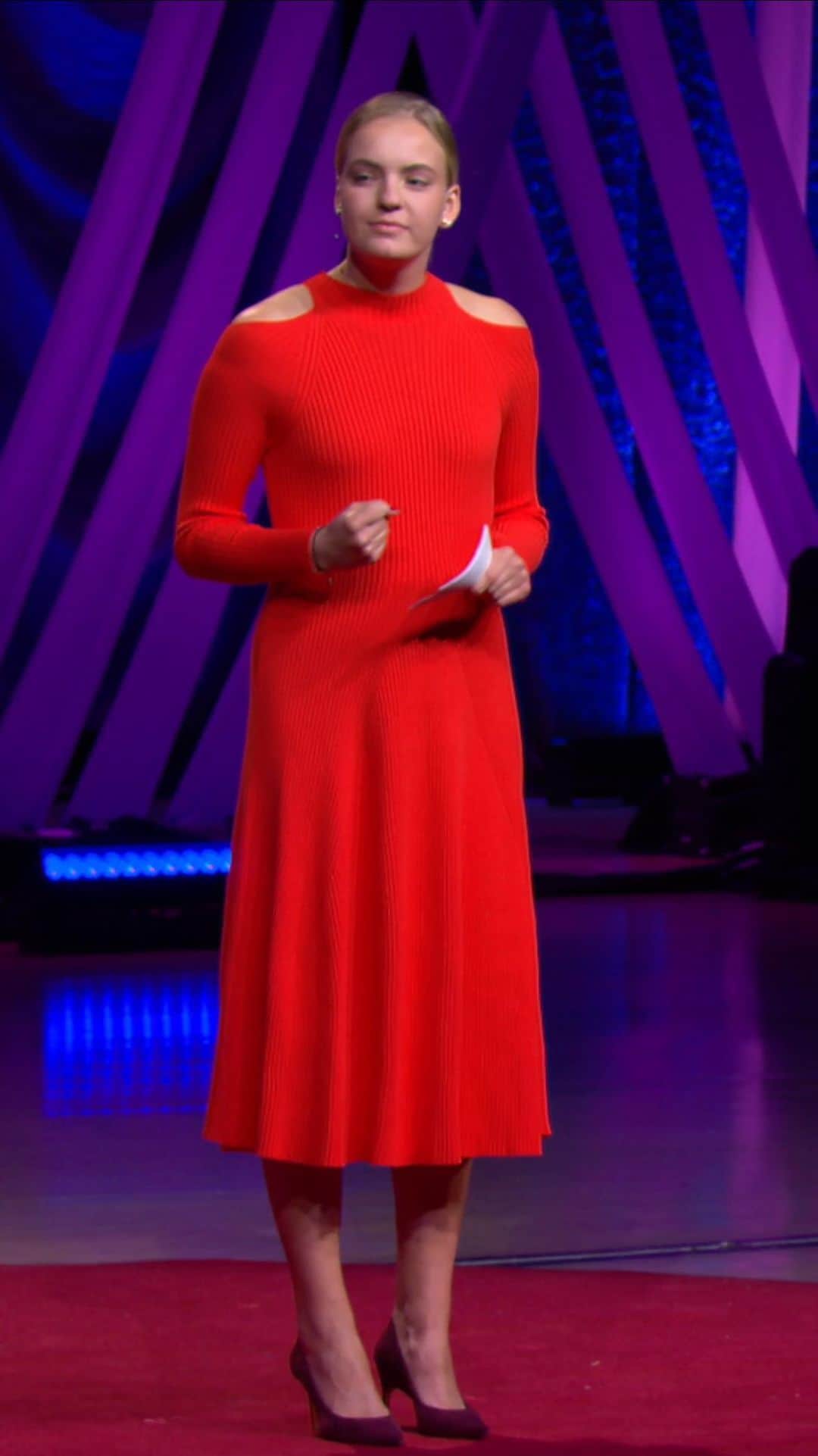 TED Talksのインスタグラム：「Dasha Navalnaya (@dasha_navalnaya) is the daughter of Alexey Navalny, the politician and leader of the Russian opposition. In this powerful talk at #TEDWomen 2023, she shares the story of her father’s poisoning and imprisonment — and explains why her country’s struggle against oppression affects everyone around the world. “Unlike millions of millions of those who have been threatened and murdered and silenced in Russia, you have a voice,” she says. “Please don’t take your freedom for granted.” Click the link in our bio to hear her story.」