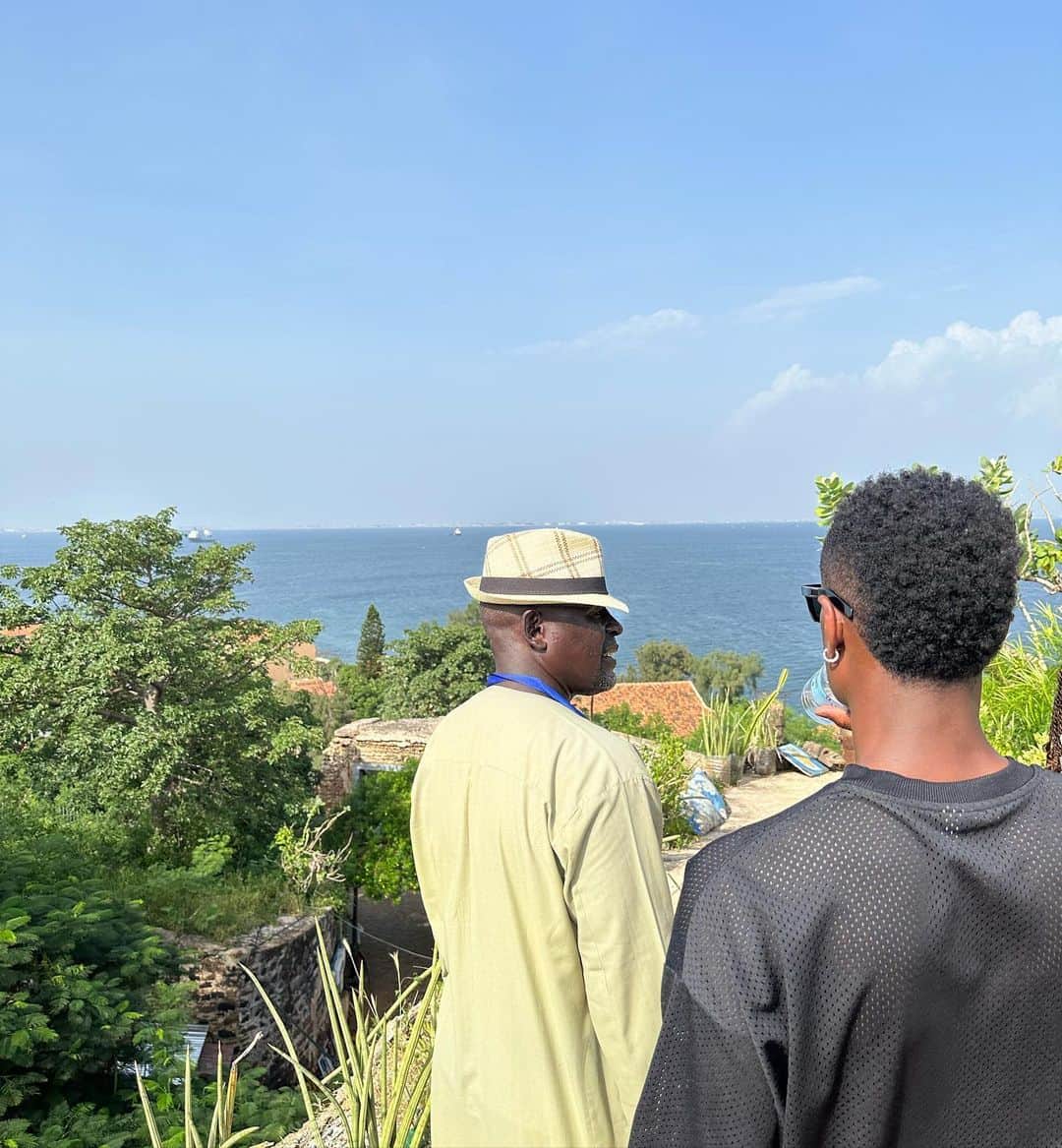 ブナ・サールさんのインスタグラム写真 - (ブナ・サールInstagram)「D.K.R 🌍」10月14日 3時30分 - bounasarr