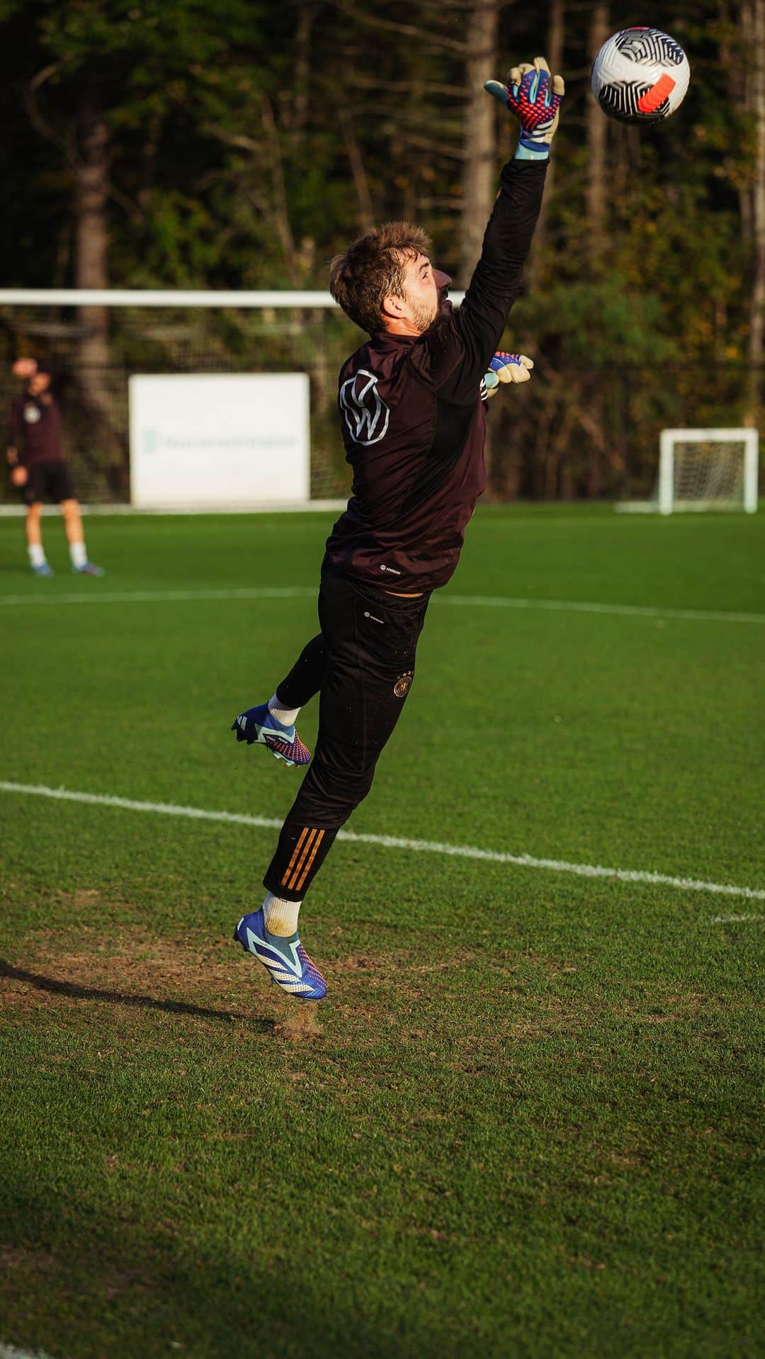 ケヴィン・トラップのインスタグラム：「⛔️🤚 @dfb_team   #DFB #Team #Germany #USA」