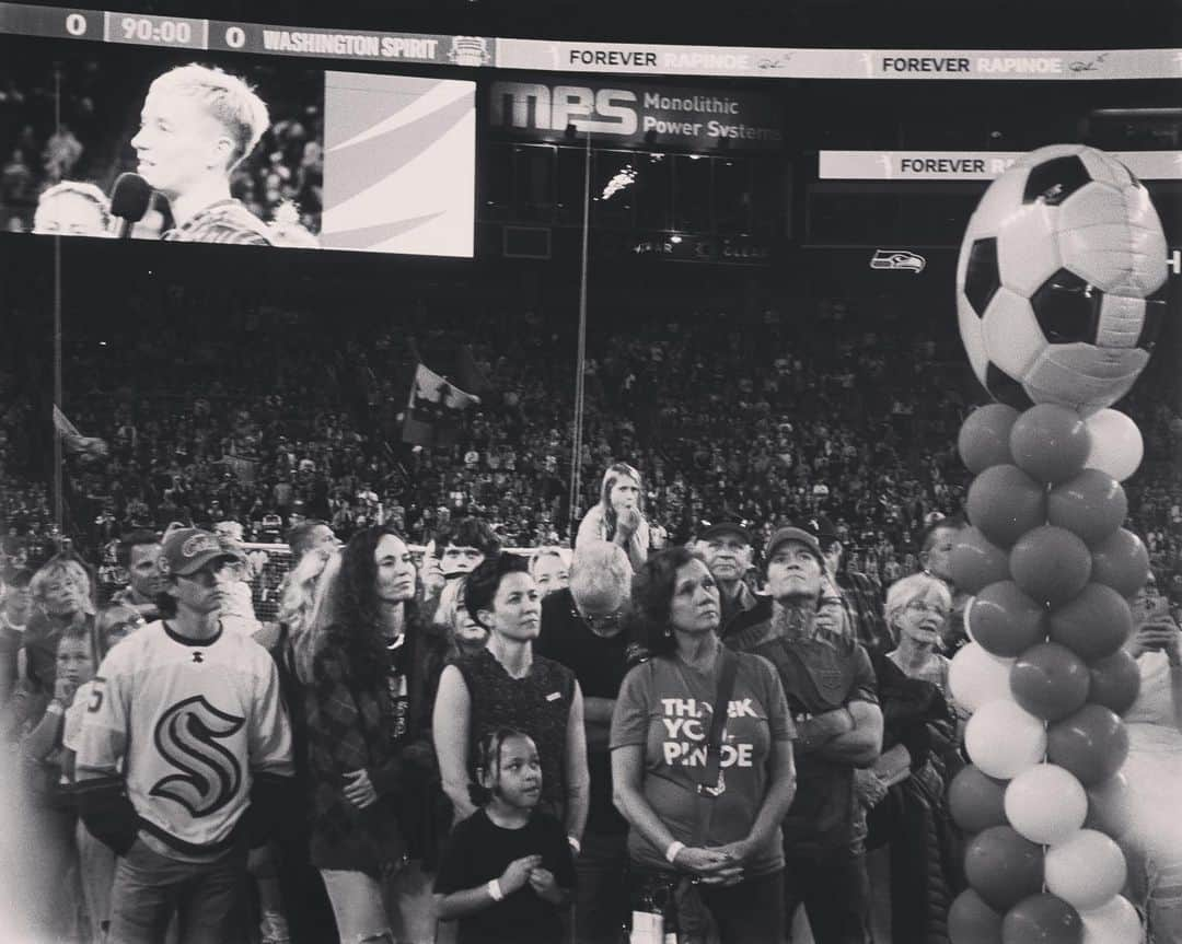 ミーガン・ラピノーさんのインスタグラム写真 - (ミーガン・ラピノーInstagram)「la familia ❤️」10月14日 3時44分 - mrapinoe