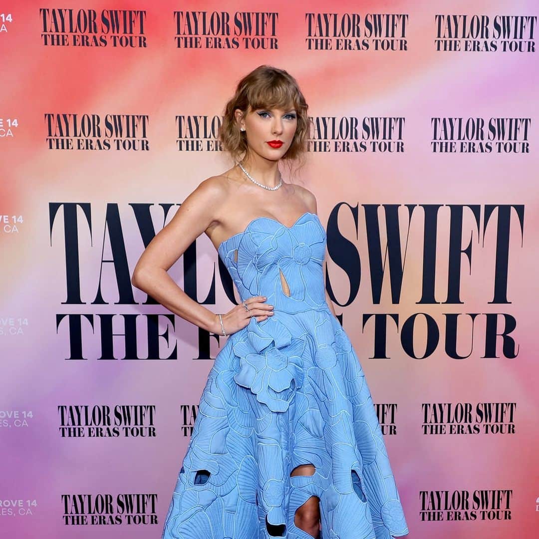 Teen Vogueさんのインスタグラム写真 - (Teen VogueInstagram)「#TaylorSwift's Eras Tour movie is officially here! However,  the movie is a little bit shorter than the tour which means that not all of the songs are included 👀 See which songs didn't make the cut at the link in bio.  (📸: Getty Images)」10月14日 4時00分 - teenvogue