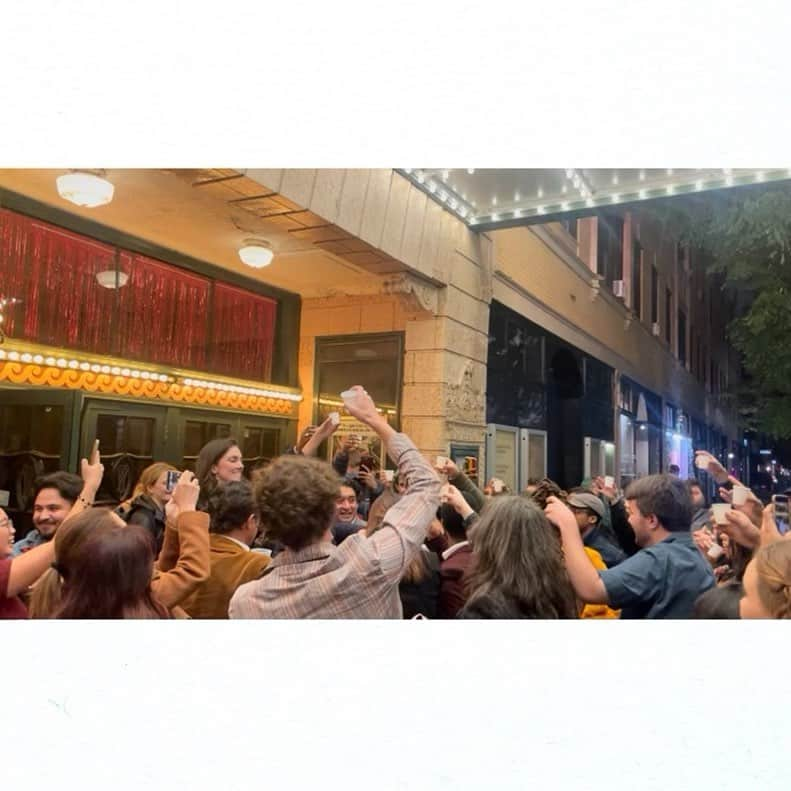 ヤニ・ゲルマンさんのインスタグラム写真 - (ヤニ・ゲルマンInstagram)「Departing Seniors Premiere at the historic Music Box Theatre for @chifilmfest was unreal. What an incredible crowd - thank you so much for supporting our little but big hearted film. We love you Chicago  #departingseniorsmovie  #darkyskyfilms #chicago」10月14日 3時50分 - yanigellman