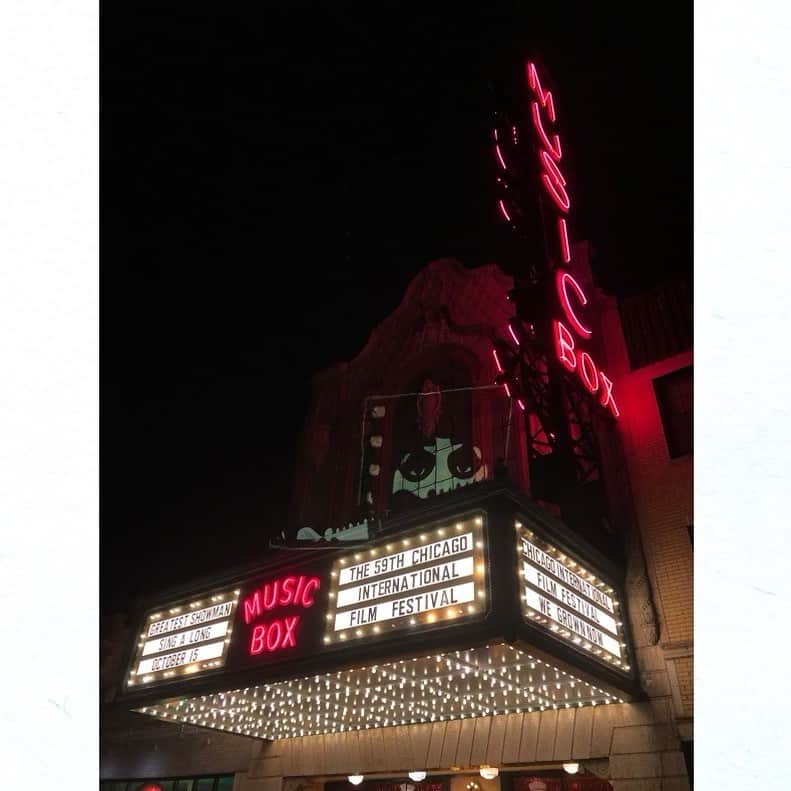 ヤニ・ゲルマンさんのインスタグラム写真 - (ヤニ・ゲルマンInstagram)「Departing Seniors Premiere at the historic Music Box Theatre for @chifilmfest was unreal. What an incredible crowd - thank you so much for supporting our little but big hearted film. We love you Chicago  #departingseniorsmovie  #darkyskyfilms #chicago」10月14日 3時50分 - yanigellman
