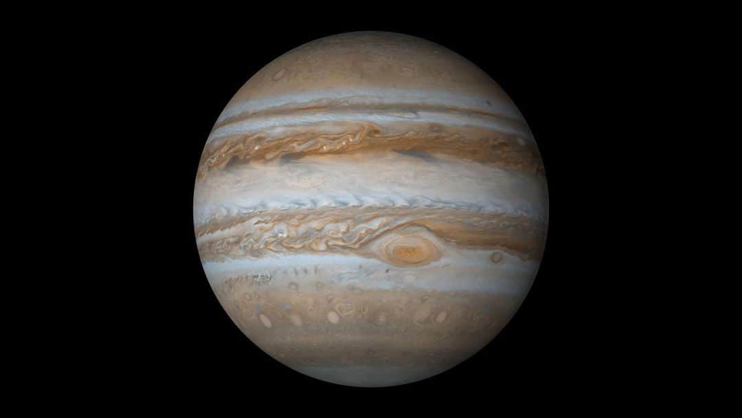 ジョルジュ・サンピエールのインスタグラム：「Without the tremendous gravity of Jupiter to vacuum up asteroids and comets straying in toward the gravity of the Sun, Earth would be the most massive object close to the Sun and would take the bulk of the impacts. Earth would not likely have ever even developed complex life had Jupiter not been out there to take the devastating hits for us. Thank you Jupiter. ❤️」