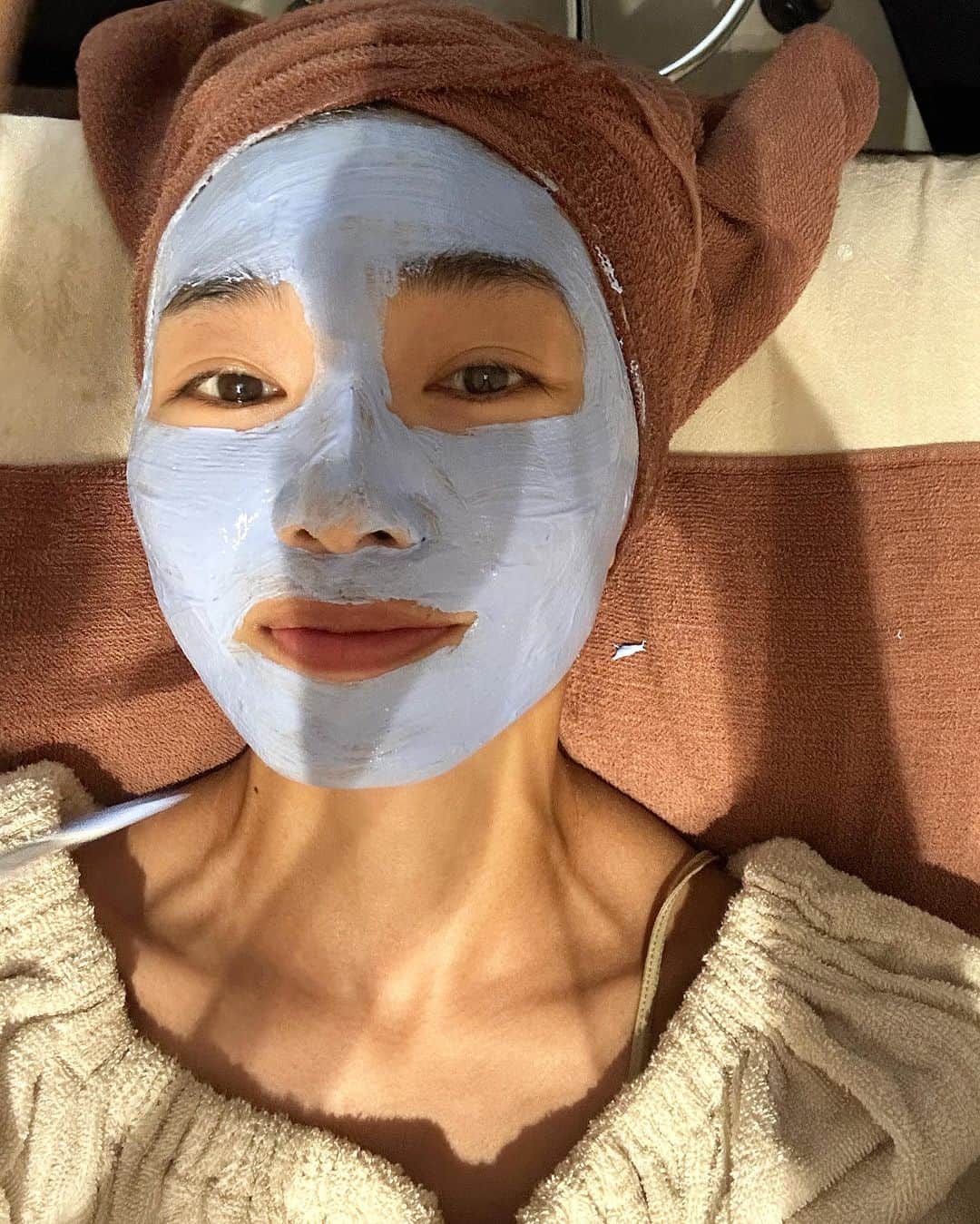 ungrid_yurieさんのインスタグラム写真 - (ungrid_yurieInstagram)「美容いろいろ🛁  1 @chno_official  春にデビューしたブースターとボディ用美容液 どちらもミストタイプで使いやすい🌿 #chno#theinitiallbooster  2〜4 @alu_tokyo_ でのフェイシャルはもう欠かせない🧖🏼‍♀️ 春から夏になる入るまではハイフ集中して しっかり顔引き締めて 前回は日焼けダメージを考えて肌ケア🪽 @christinajapan シリーズの使い方も教えてもらえて お家ケアも安心です♡  5 @7nana_official  秋仕様に🍂 フットはだいぶジェルシールにお世話になってる  6 @megood__beauty  アイクリームだけど目元だけじゃなくて ほうれい線にも毎晩しっかり塗って寝てる😪  7 美容内服💊 内側からって何もしてなくて 約1ヶ月前に紹介してもらってはじめたけれど すでに肌調子が違う！安定してる👏🏽  8 @norganic_official  とにかく香りに癒されるから 贅沢にボディまで伸ばして愛用してます🌿  #PR 含みます🙏🏽」10月14日 9時35分 - chiku_y34