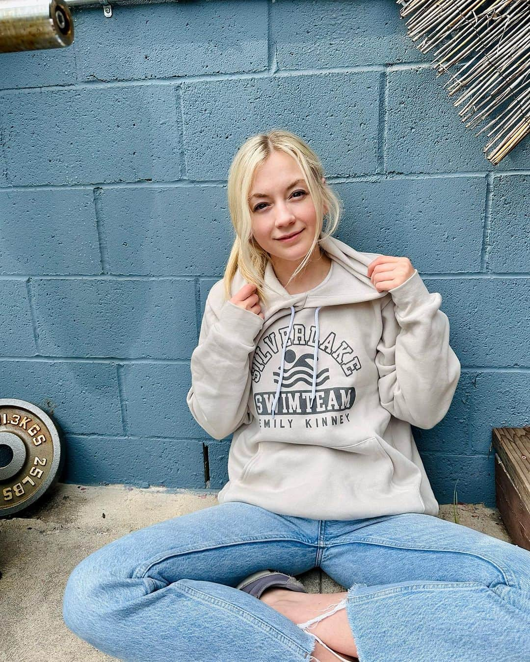 エミリー・キニーのインスタグラム：「NEW HOODIES now available in my store! These are the softest, coziest hoodies ever! Join the SWIMTEAM and get one before they’re gone! Link in bio!」