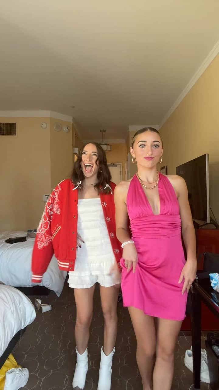 Brooklyn and Baileyのインスタグラム：「Still not over this night and probably never will be tbh」
