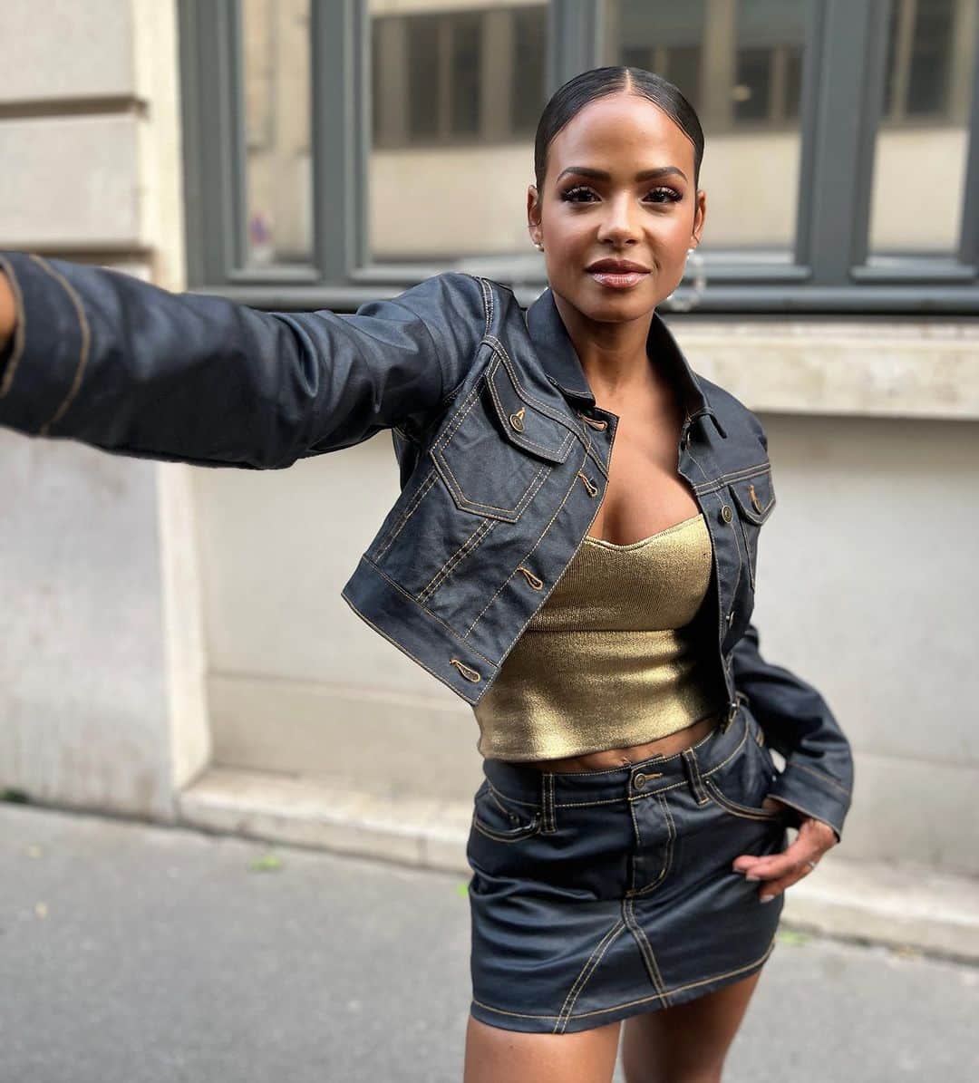 クリスティーナ・ミリアンのインスタグラム：「Doing '𝙈𝙊𝙈' in a mini skirt ain’t easy but someone’s gotta do it. 😉@fashionnova」