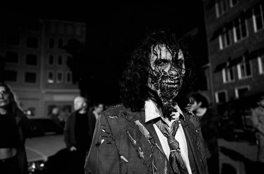 Green Dayのインスタグラム：「We heard it’s #WorldZombieDay just going to leave this right here 🧟‍♂️ theamericandreamiskillingme.com」