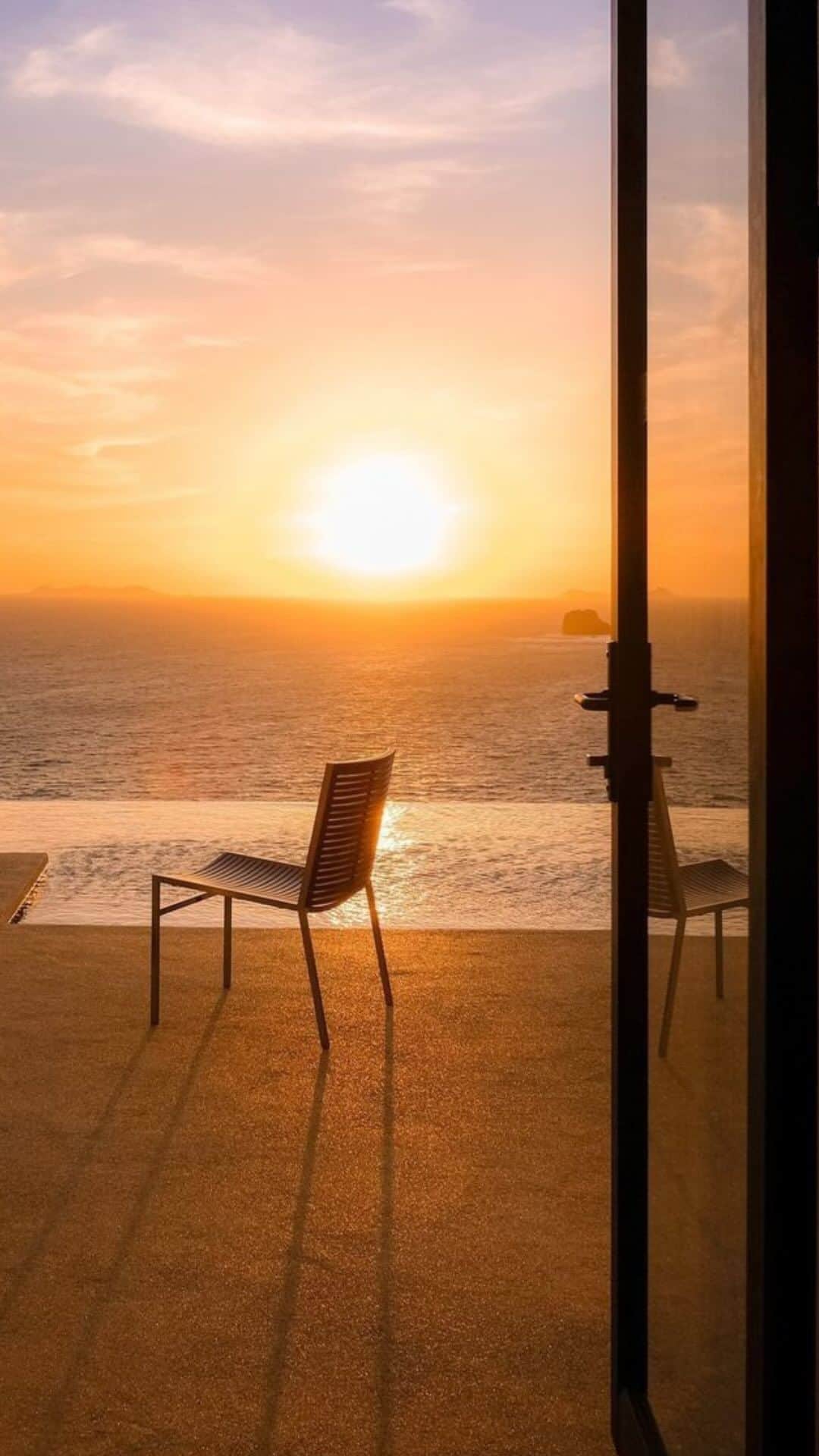Conrad Hotelsのインスタグラム：「Connect with the world around you in a place where time stands still, @conradkohsamui 💫」