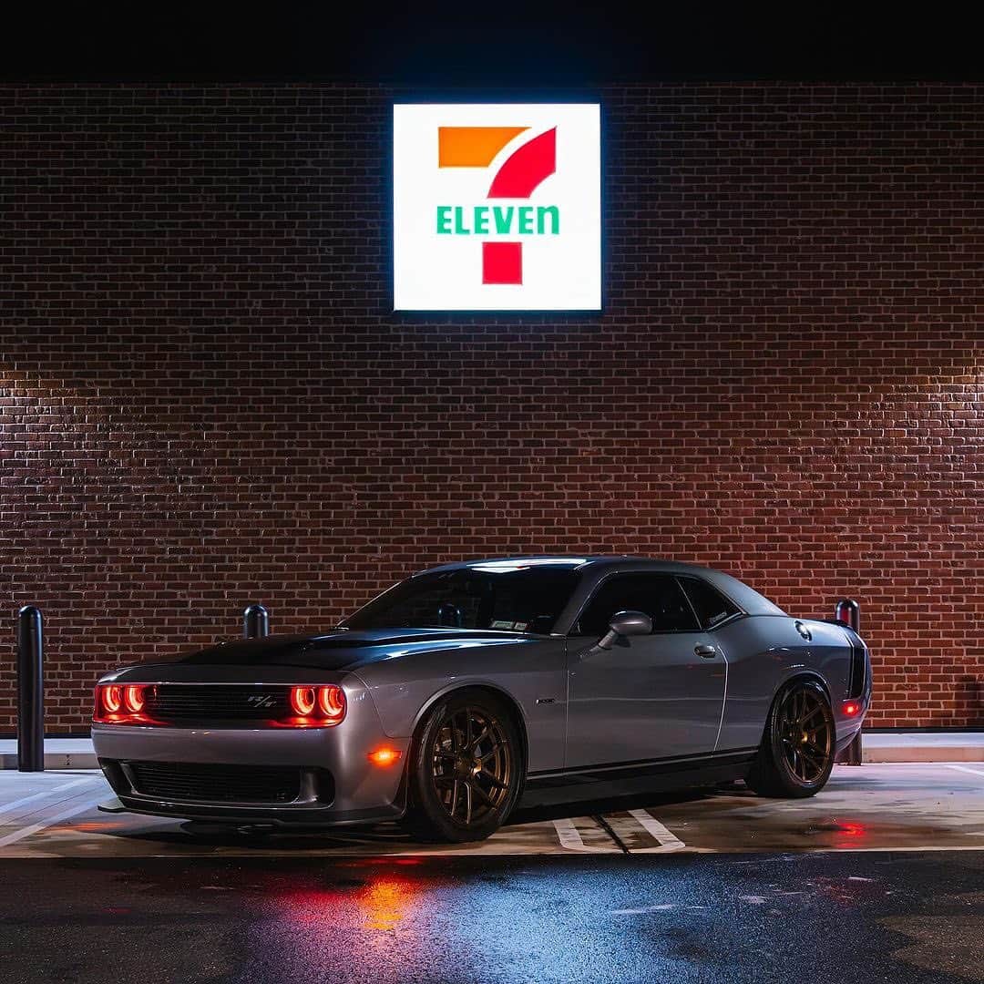 7-Eleven USAさんのインスタグラム写真 - (7-Eleven USAInstagram)「bb needed a wash part 1 (comment "CARSOn is hot" for part 2) #CarsOf7ELEVEn  @chromos.media and @curbsidesmobiledetailing」10月14日 4時59分 - 7eleven