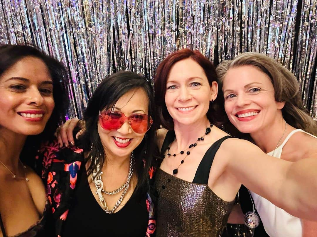 キャリー・プレストンのインスタグラム：「Last night my friend for life Kate Rigg got presented an award at the Asian American Arts Alliance gala. I’m so proud of you Kate and overjoyed that you were honored for all of your ground breaking work that I have had the privilege of witnessing for these 30 years of friendship. I love you so much and believe in you so entirely….and was blessed to sit on the front row once again watching you thrive. 😭」