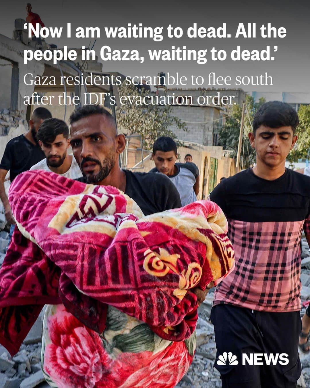 NBC Newsのインスタグラム：「Gaza City residents were ordered to evacuate ahead of the IDF's ground offensive and are fleeing with their belongings — many by car, others on foot and some by horse-drawn wagon.  "I don’t know where I can go now," Gaza resident Mazen Saidam said. "Egypt or Jordan or Syria or Lebanon? You can't go to any place now. [There's] no transportation.”  Get live updates at the link in our bio.  📷️ Said Khatib / @afpphoto via @gettyimages Hatem Moussa / AP Hatem Ali / AP Mohamed Zaanoun / Redux」