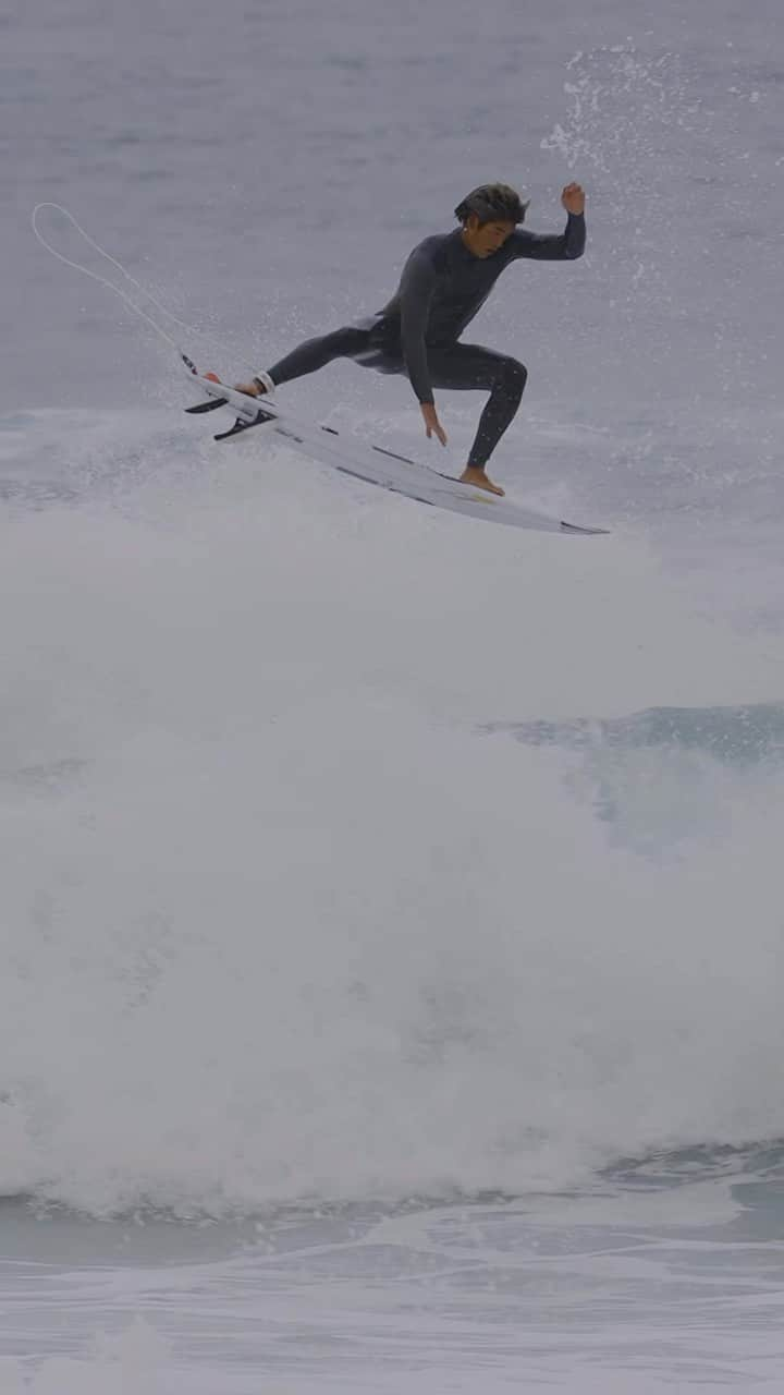 五十嵐カノアのインスタグラム：「morning surf w/ @badbunnypr」