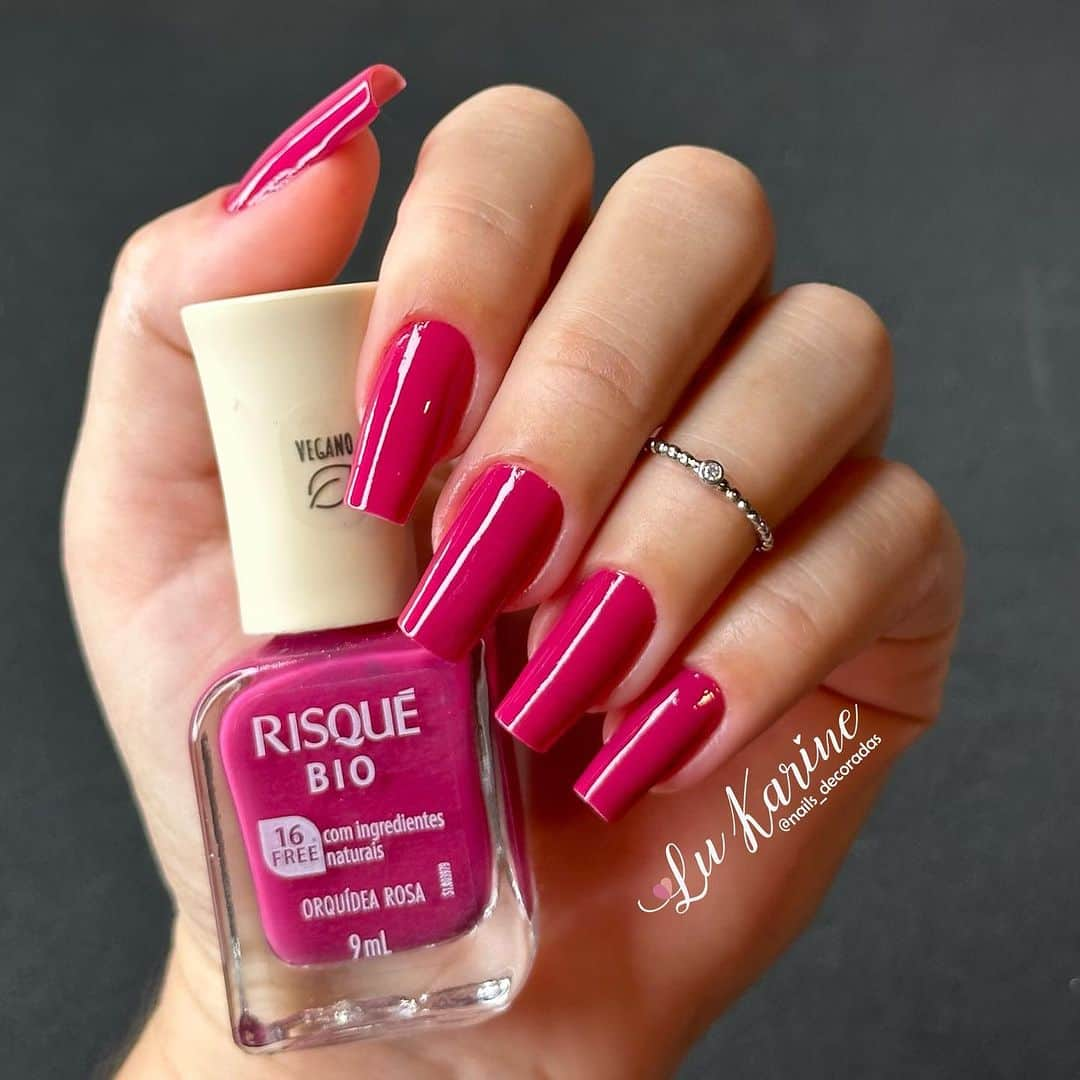 Risqueのインスタグラム：「Às quartas usamos rosa, né @nails_decoradas? 🌸 Ela escolheu o vidrinho Orquídea Rosa de Risqué Bio, que é vegano, livre de livre de ingredientes com potencial alergênico e inspirado na natureza.  #EsmaltesRisqué #RisquéOficial #EuQueFizRisqué」