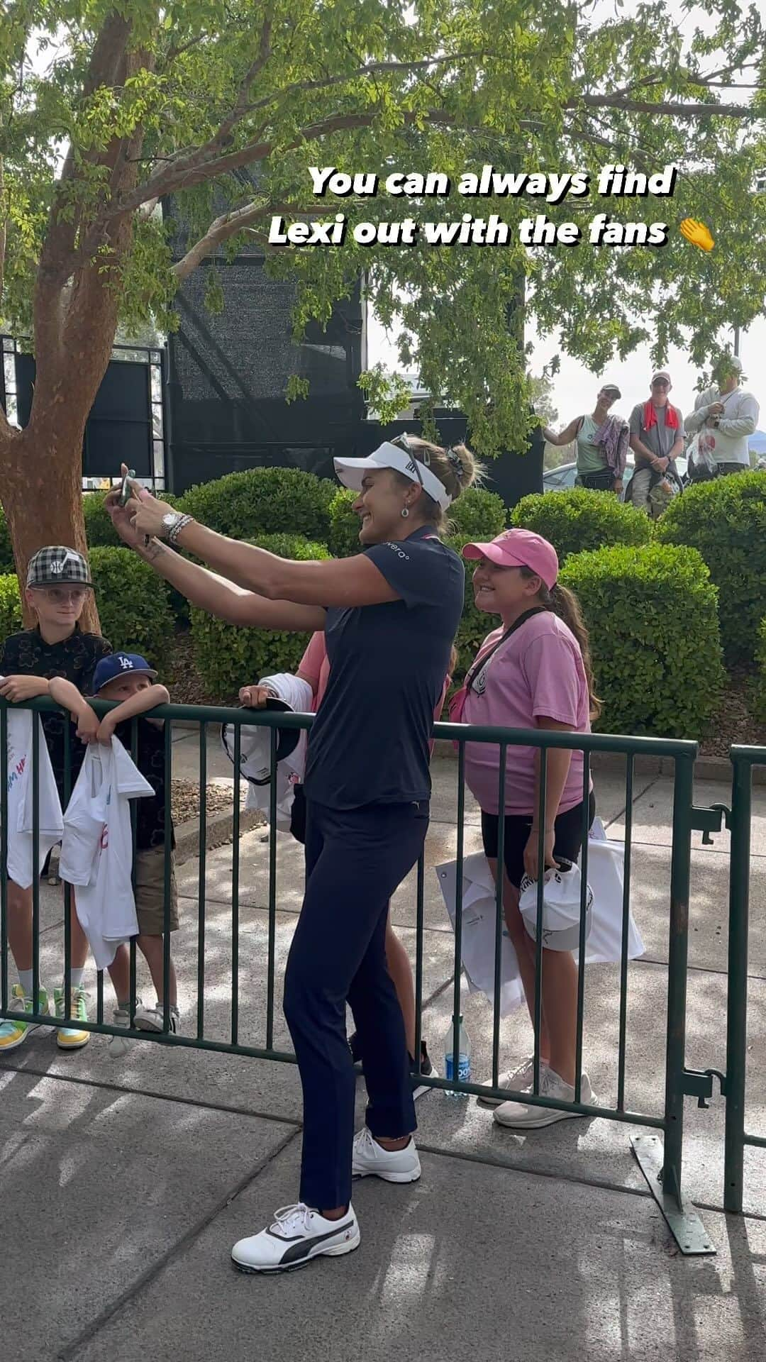 レクシー・トンプソンのインスタグラム：「@lexi always has time for the young fans 👏」