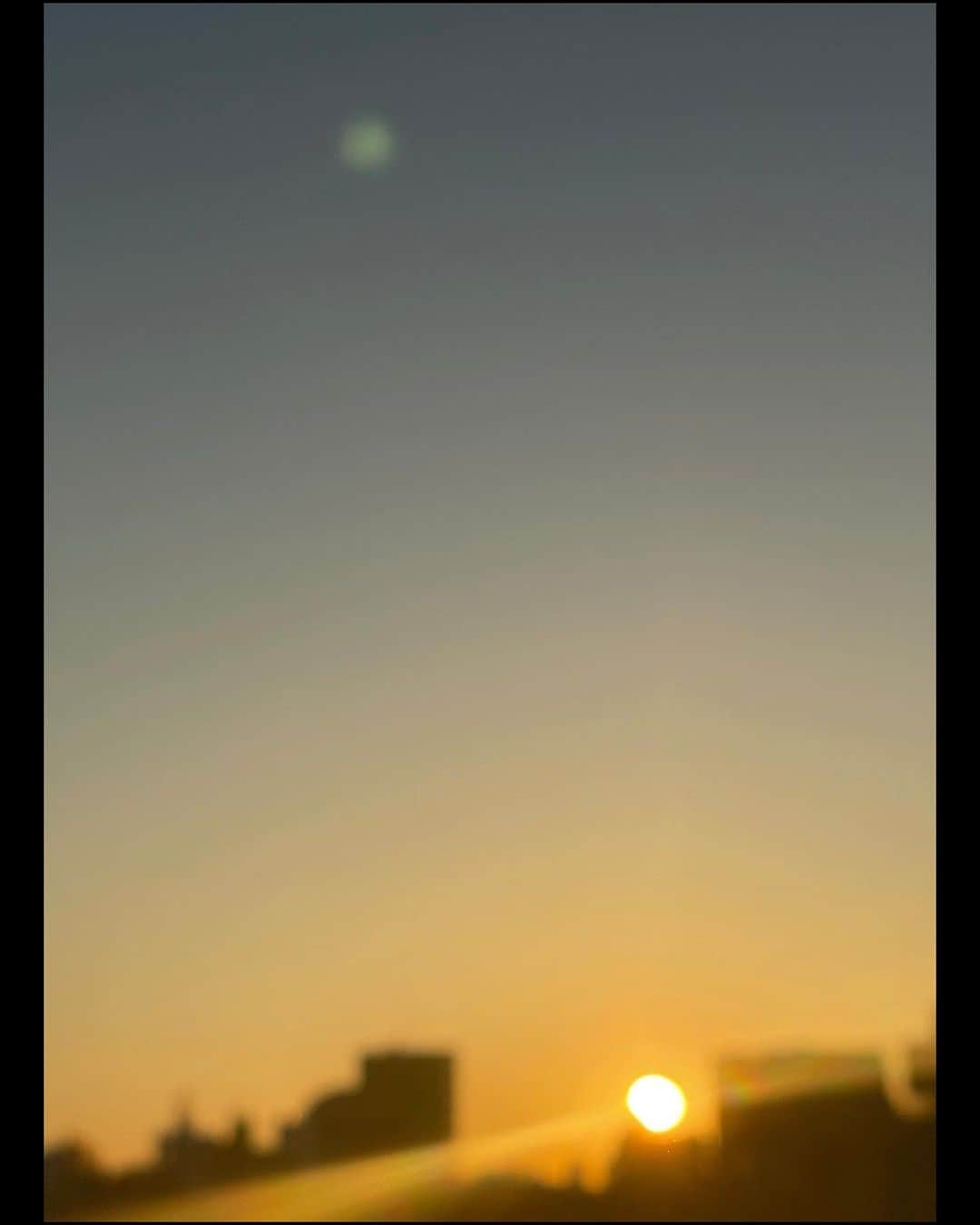 市井紗耶香さんのインスタグラム写真 - (市井紗耶香Instagram)「. この瞬間がたまらなく好き  素敵な週末を🍁☺️💕  #sunrise #deepbreath」10月14日 6時09分 - sayakaichii
