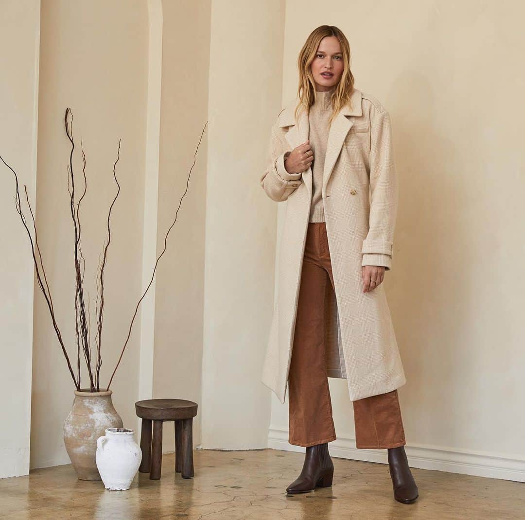 のインスタグラム：「Cozy up for Fall with all new arrivals // #LiveInIt」