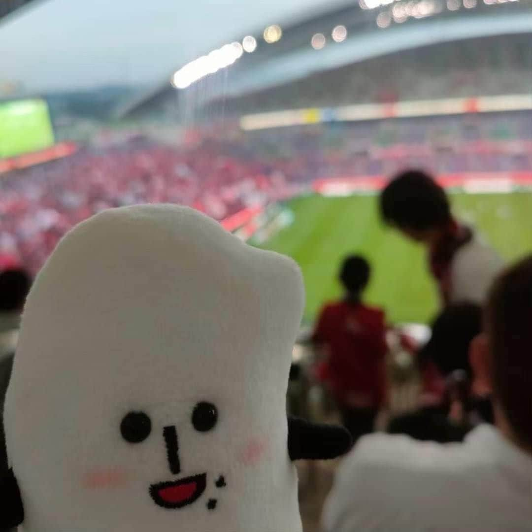 コメ助のインスタグラム：「.  #スポーツ の #秋⚽️⚾️🏃‍♀️🍁 がやってきたコメ〜☺️💕  ぼくは最近、スポーツ観戦にハマっているコメ❣️  みんなで団結して応援するのが 大好きなんだヨネ📣☺️  みな産が好きなスポーツを教えてコメ❣️  今週もお疲れ様でしたコメ✨  #スポーツ観戦 #野球 #サッカー #ゆるキャラ  #コメ助」