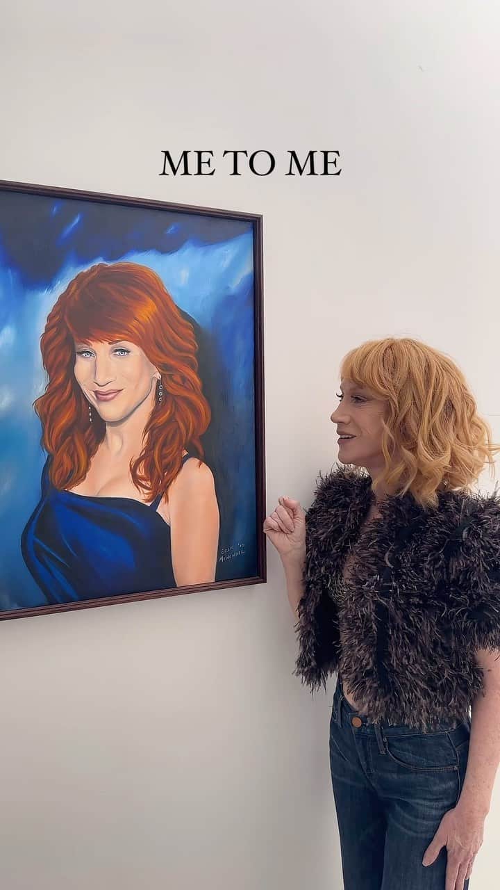 キャシー・グリフィンのインスタグラム：「Shoutout to Eric Menendez for sending this painting to me from prison ♥️」