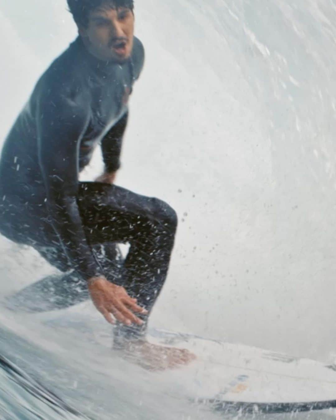 リップカールさんのインスタグラム写真 - (リップカールInstagram)「@gabrielmedina in THE KANGS 🦘⁠ ⁠ Wave pool like tubes, knee punishing airs & plenty of cheese sandwiches. Gabriel, @mfanno & @cocom4debarrelkilla go on The Search across remote Australia. ⁠ ⁠ Tune in via our in bio. ⁠ ⁠ #RipCurl #TheSearch #TheKangs #GabrielMedina #VaiMedina」10月14日 6時50分 - ripcurl