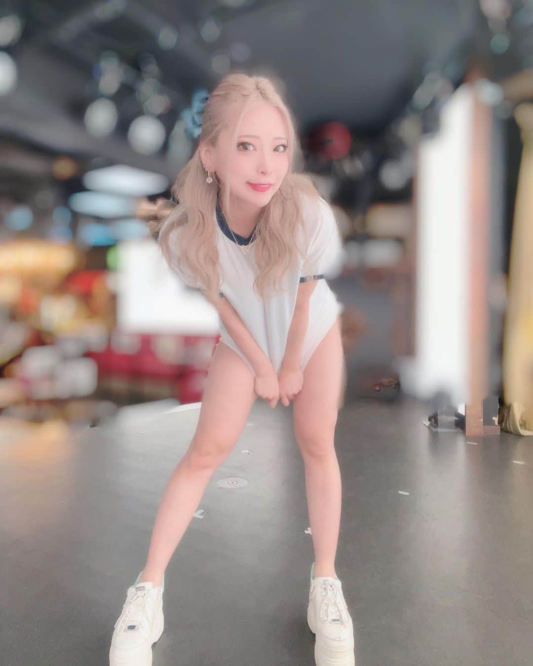 ありえのインスタグラム：「💙💖💙💖💙 :  なんかこの写真足細くみえてうれぴい🙆‍♀️ . .  #バーレスク大阪 #バーレスク東京 #バーレスク大阪ありえ #北新地 #インスタ映え #ホスト  #韓国メイク  #童顔女子  #実物とは異なります   #burlesqueosaka  #burlesquetokyo  #」
