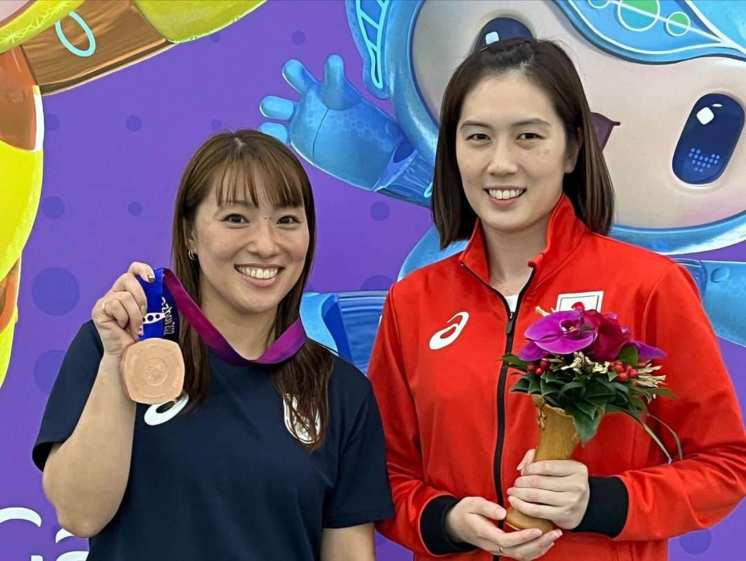 今別府香里さんのインスタグラム写真 - (今別府香里Instagram)「🏸アジア大会🏸🇨🇳  団体戦🥉、女子シングルス大堀彩選手🥉  更なる高みを目指して、step up💪  次はデンマーク🇩🇰、フランス🇫🇷 また長旅です✈️  なかなか撮ることのない、青森山田OGショット📷  久しぶりに小椋さんにもお会いできました🤗  #アジア大会 #青森山田高校」10月14日 6時49分 - kaori_imabeppu