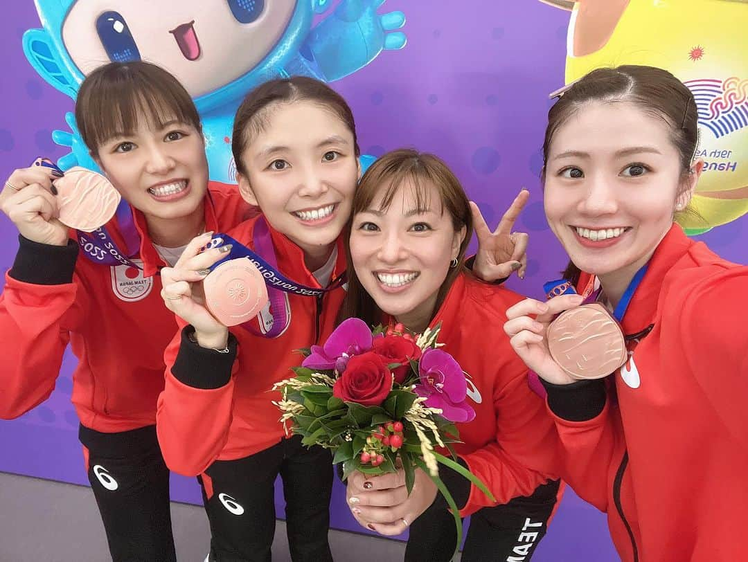 今別府香里さんのインスタグラム写真 - (今別府香里Instagram)「🏸アジア大会🏸🇨🇳  団体戦🥉、女子シングルス大堀彩選手🥉  更なる高みを目指して、step up💪  次はデンマーク🇩🇰、フランス🇫🇷 また長旅です✈️  なかなか撮ることのない、青森山田OGショット📷  久しぶりに小椋さんにもお会いできました🤗  #アジア大会 #青森山田高校」10月14日 6時49分 - kaori_imabeppu