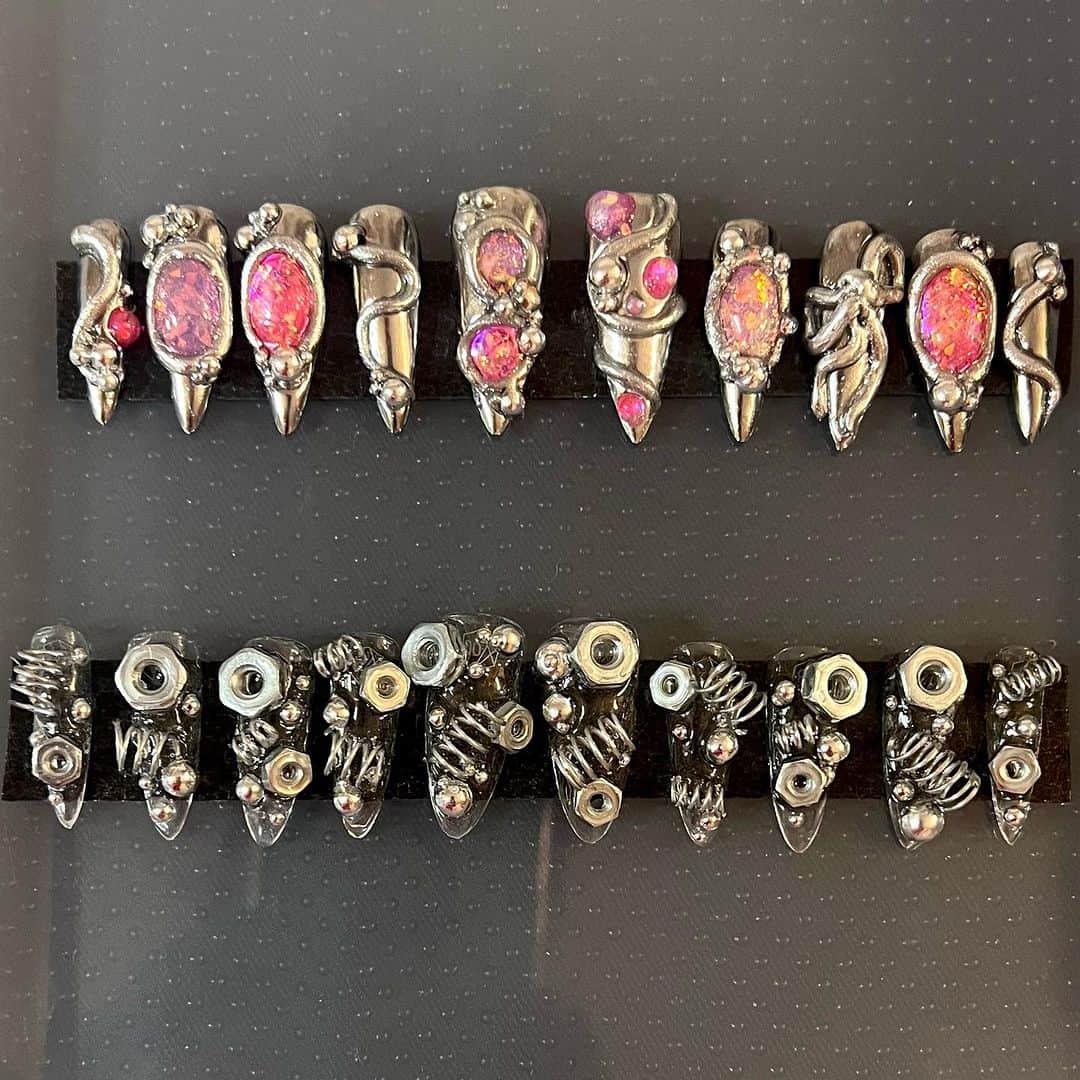 Britney TOKYOのインスタグラム：「Metals🛠️🩸🔪   #nailart #britneytokyo」