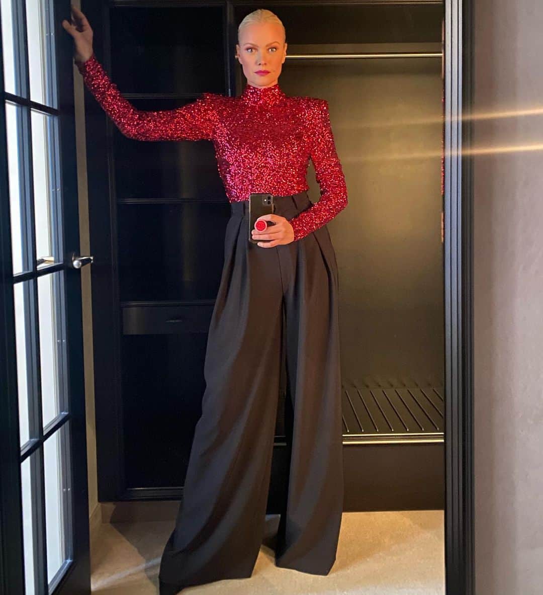 フランツィスカ・クヌッペさんのインスタグラム写真 - (フランツィスカ・クヌッペInstagram)「Oh what a night..: Oh what a fashion moment..:♥️ @mercedesbenz_de #fashionmoments with @irene_luft in #munich @bayerischerhof_munich Video by @annika」10月14日 7時01分 - franziskaknuppe