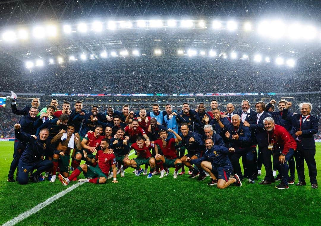 ネルソン・セメドのインスタグラム：「Estamos là! Vamos por mais. 🇵🇹🇵🇹」