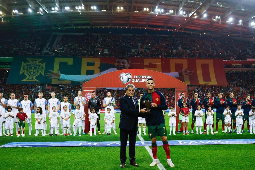 クリスティアーノ・ロナウドさんのインスタグラム写真 - (クリスティアーノ・ロナウドInstagram)「Estamos no EURO 2024!💪🏼🇵🇹 Muito feliz por ajudar Portugal a atingir mais uma fase final de uma grande competição. Um agradecimento especial à Federação Portuguesa de Futebol e aos adeptos que estiverem presentes no estádio pela bonita homenagem!🙌🏼🇵🇹」10月14日 7時14分 - cristiano