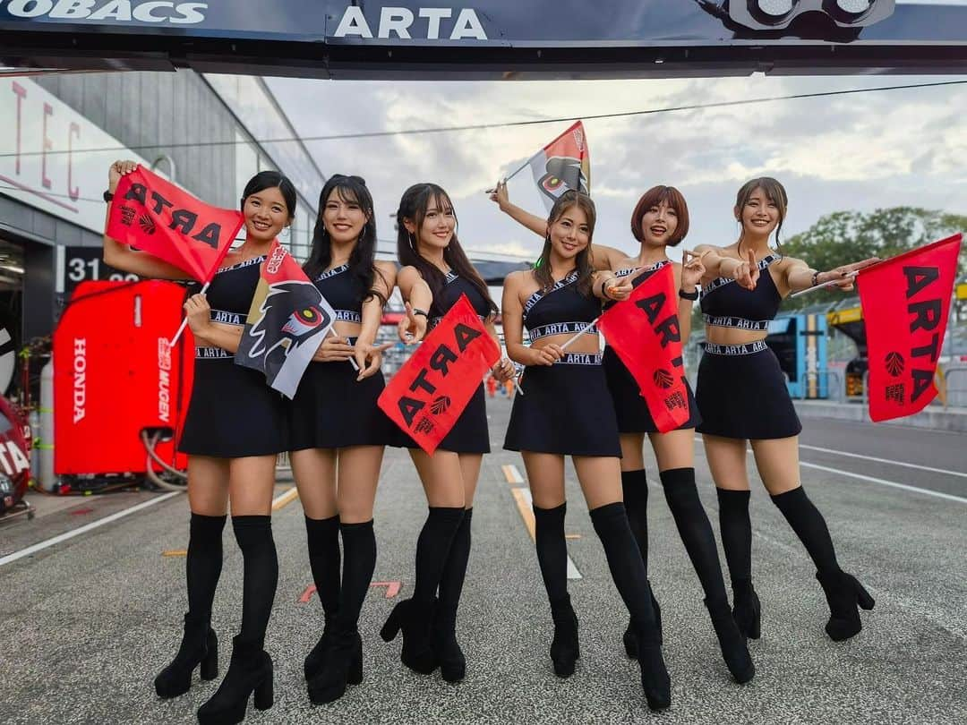 沢すみれのインスタグラム：「#SUPERGT Rd.7  AUTOPOLIS GT 450km RACE🏎️  2日間、ARTAへの熱い応援をお願いいたします！  前回大会までの直近2大会、チームでいうとARTA MUGEN NSX-GTの連続Pole To Winという素晴らしい風向きの中、今日の第7戦を迎えます🔥  ARTA MUGEN NSX-GT   #8 シリーズ7位 #16 シリーズ4位  この7戦目を終えた時これまで積み重ねてきた結果がシリーズチャンピオンの高みまで届き得るのか明確になります🏆 チームが戦い抜き、ガッツポーズで終われますよう今回も応援お願いいたします✊  そして、今シーズンといえばNSX-GT最後の年です🔥 いかにもスポーツカー、な低重心な印象のNSX-GT、走行中も走っていない姿もかっこよくて大好きでした🙏  かっこいい車両がチームでカラーリング違いで2台も走っていること、その2台のPole To Winを観れたこと、本当に幸せでした😭  ラスト2戦、ARTA MUGEN NSX-GTとチームの融資をしっかりと焼き付けます🔥  皆様もぜひマシン、ドライバーさん、チームのお写真を沢山撮って下さいね🥹！  それではAUTOPOLIS GT 450km RACE、一緒に楽しみましょう🔥  2日間よろしくお願いいたします🙇‍♀️  #ARTA #MUGEN #ARTAMUGEN #AUTOBACS」