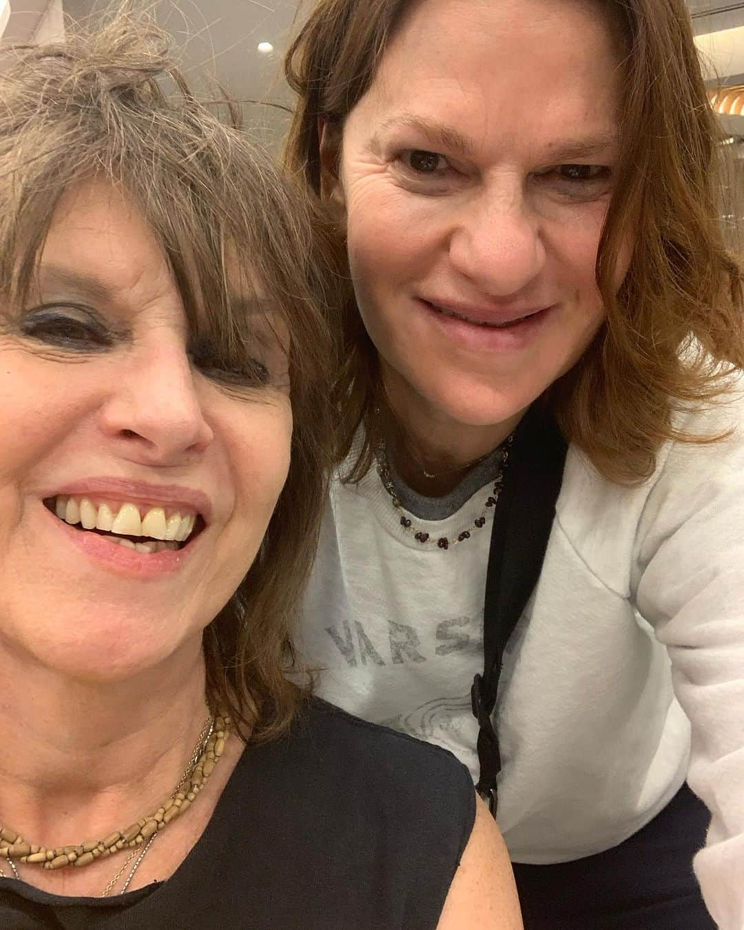 サンドラ・バーンハードさんのインスタグラム写真 - (サンドラ・バーンハードInstagram)「Last night kismet brought @chrissiehyndemusic & I back together for those who listened to #Sandyland yesterday we had a major convo about my dear friend & then she walked into @americanair lounge at JFK I was eating a quinoa salad she came over & asked if she join me I looked up & like some kind of a crazy dream there she was I jumped up hugged her & started to cry it’s been over 3 years since we’ve seen each other & we didn’t miss a beat for 30 minutes we rambled into every topic before running for flights to London & LA I summoned my dear friend how magical & beautiful is that」10月14日 7時20分 - sandragbernhard