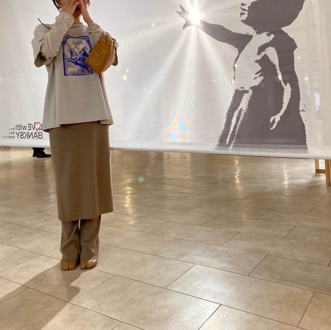 megumi kobayashiさんのインスタグラム写真 - (megumi kobayashiInstagram)「このヴィンテージ感がたまらなく可愛い @acnestudios 🕊 キャメルとベージュとグレーにどハマり中です🤍 久しぶりに好きな服着て出掛けたらやっぱり楽しかった^ ^ 現代アート展で、アート作品を購入しました🏁 . #ootd」10月14日 7時21分 - meg_nail