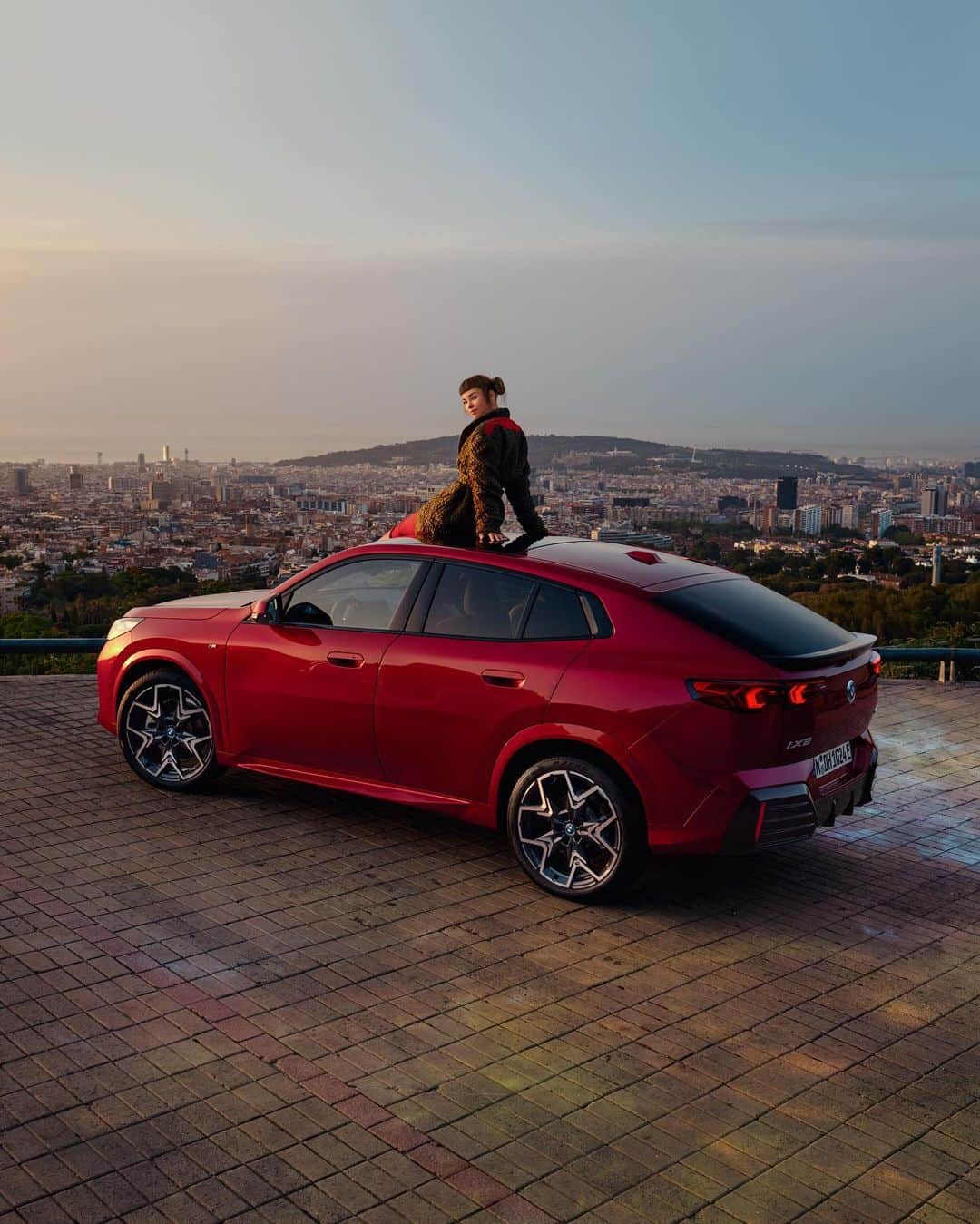 BMWのインスタグラム：「The city is yours. 📸 @lilmiquela and the first-ever BMW iX2. 100% electric  #THENEWiX2 #BMWiX2 #BMW #BMWi #BMWElectric __ BMW iX2 xDrive30: Combined power consumption: 17.7–16.3 kWh/100 km. Combined CO2 emissions: 0 g/km. Electric range: 417–449 kilometers. All data according to WLTP. Further info: www.bmw.com/disclaimer」