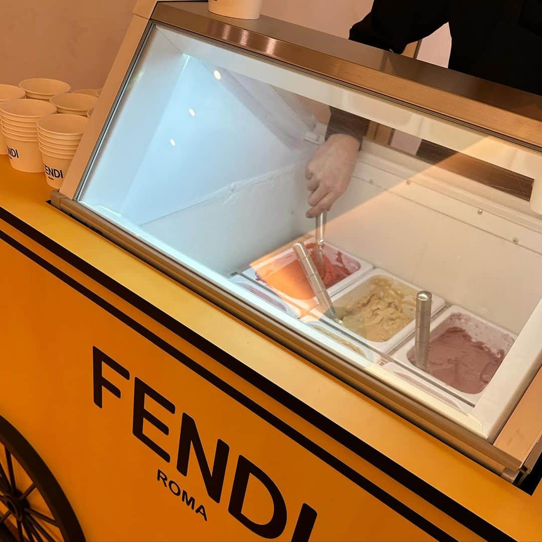 サキ吉さんのインスタグラム写真 - (サキ吉Instagram)「FENDIジェラート🍨💓 ． ． ．  #FENDI #💛」10月14日 7時32分 - sakikichi1201