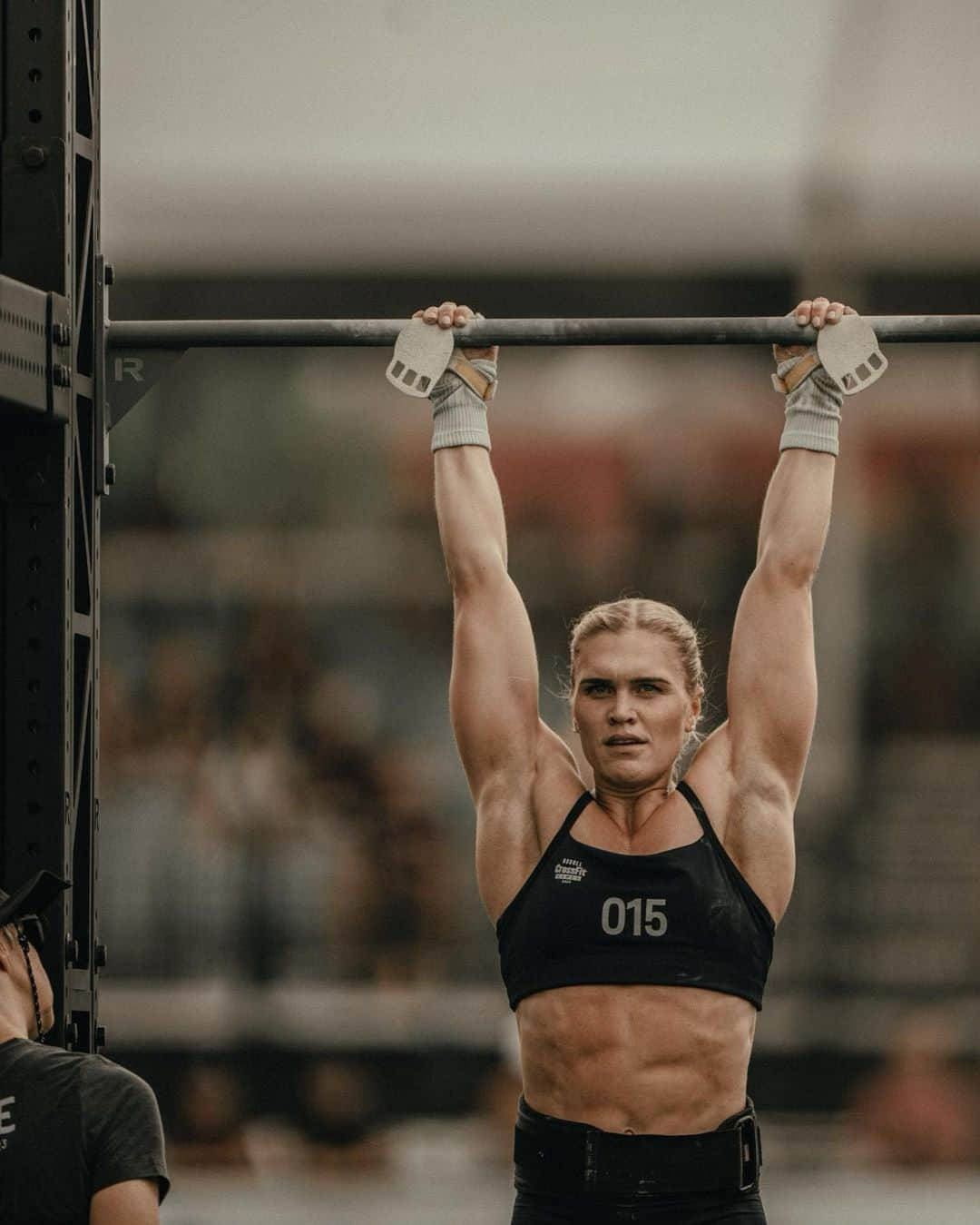 Katrin Tanja Davidsdottirのインスタグラム：「Finally feeling like I am getting my groove back in the gym! ✨🤭🤎⚡️ @hwpotraining」