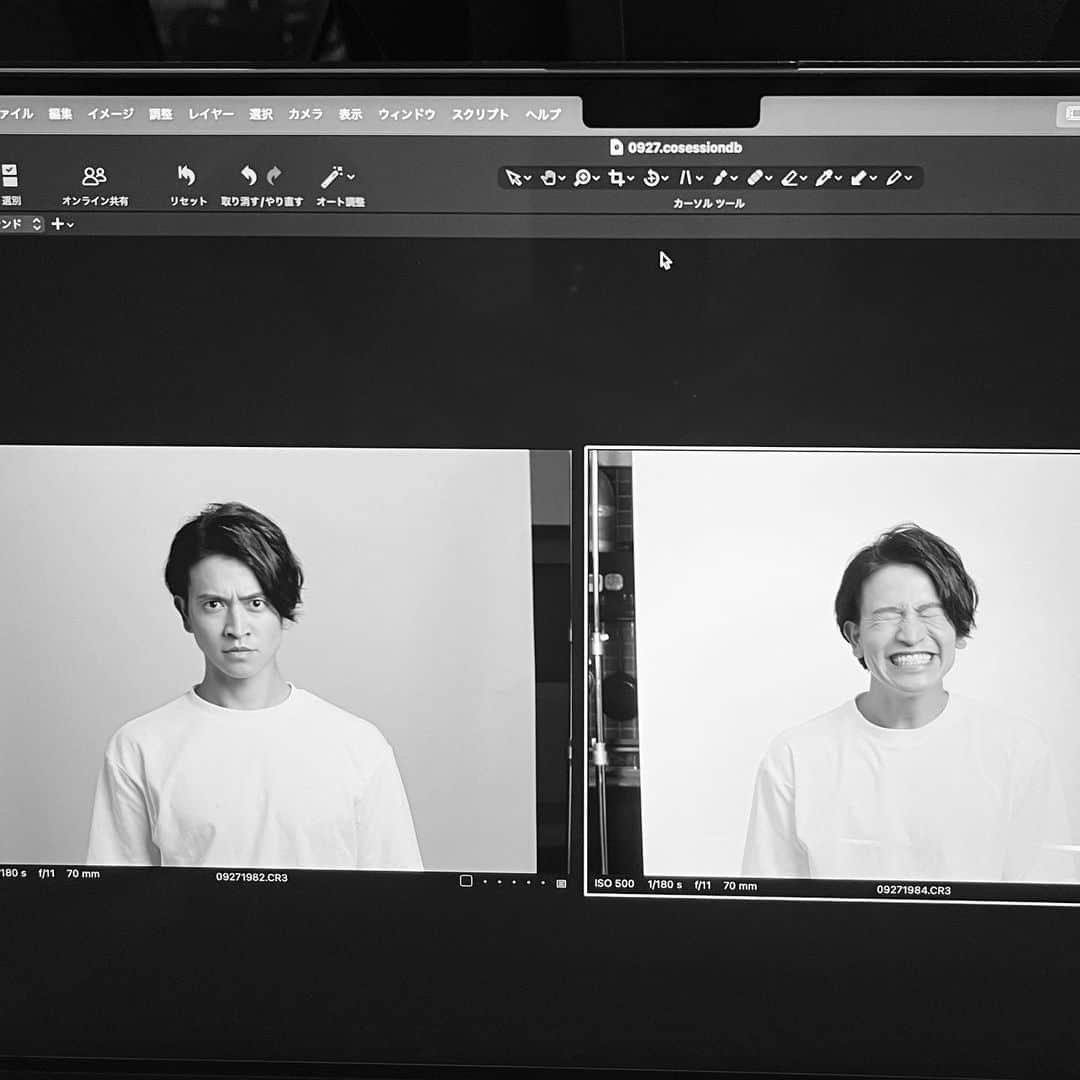 仲田克也のインスタグラム：「Today’s shooting , Off shot 📸  モノクロにしてカッコつけてますが、 どちらもがっつりオフショットです✌️✌️  #today #shooting #offshot #photography #monochrome  #撮影 #モノクロ #オフショット #メンズコスメ #美容 #変顔 #休日」