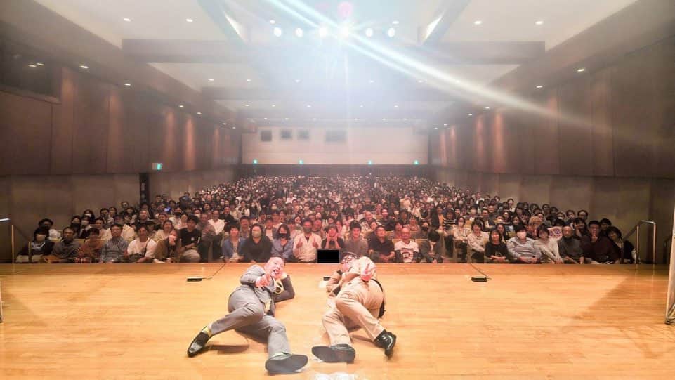 兵動大樹さんのインスタグラム写真 - (兵動大樹Instagram)「おしゃべり大好き。広島公演が終わりました！  満員のお客さんに感謝です！  楽しんでもらえたんかなぁ？  僕はめちゃくちゃ楽しかったです！  また、来年広島でもしゃべらせて欲しい！  ありがとうございました！  みんなに言うといてー。  #兵動大樹 #おしゃべり大好き」10月14日 17時16分 - daiki.hyodo