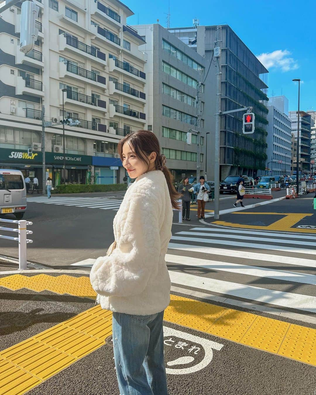 村瀬紗英さんのインスタグラム写真 - (村瀬紗英Instagram)「#dailylook 新作たちで、おさんぽ🦊🐾  ☁️スタンドネックエコファーコート ▷10/20  ☁️ UNISEXキルティングエコダウンジャケット ▷10/27  ☁️ フレアミニコート ▷10/20  ☁️ キルティングブルゾン/ショーパン ▷10/13  ☁️unisexファーパーカー ▷11/3  @andgeebee_official  #andgeebee #AW #fashion」10月14日 17時18分 - saepiiii.m