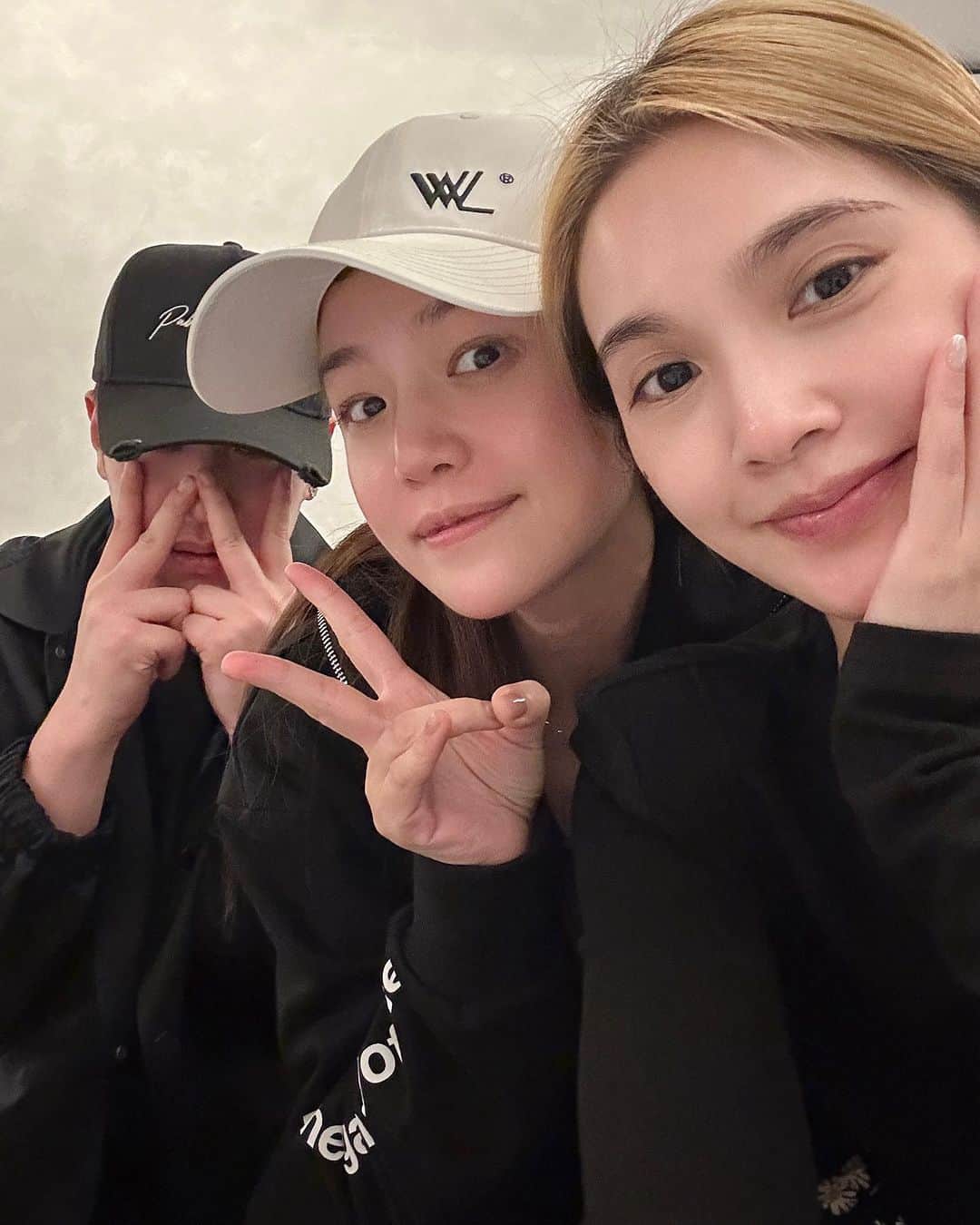 レイニー・ヤンのインスタグラム：「有變瘦，但不是好瘦，醒一醒啊潘瑋柏😂😂😂  #bff #不良笑花」