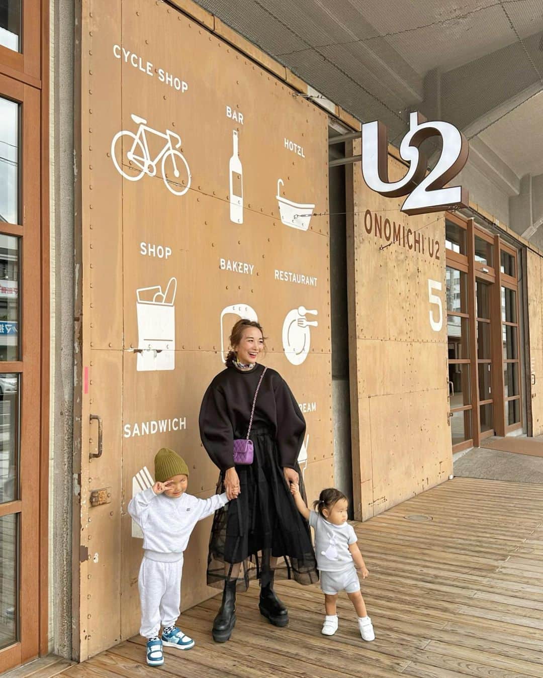 Mai Wakimizuさんのインスタグラム写真 - (Mai WakimizuInstagram)「お誕生日旅行で広島に来ました＼(^o^)／hotelに行く前にU2に寄り道してサクッとlunch♡最後の2枚、妹に振られてもくじけない息子。"にいにのこと嫌いなんだって"と笑いながら言ってます。笑 #3歳2ヶ月#1歳2ヶ月#兄妹#2歳差育児#mamalife #広島#尾道」10月14日 17時18分 - wakkin__m