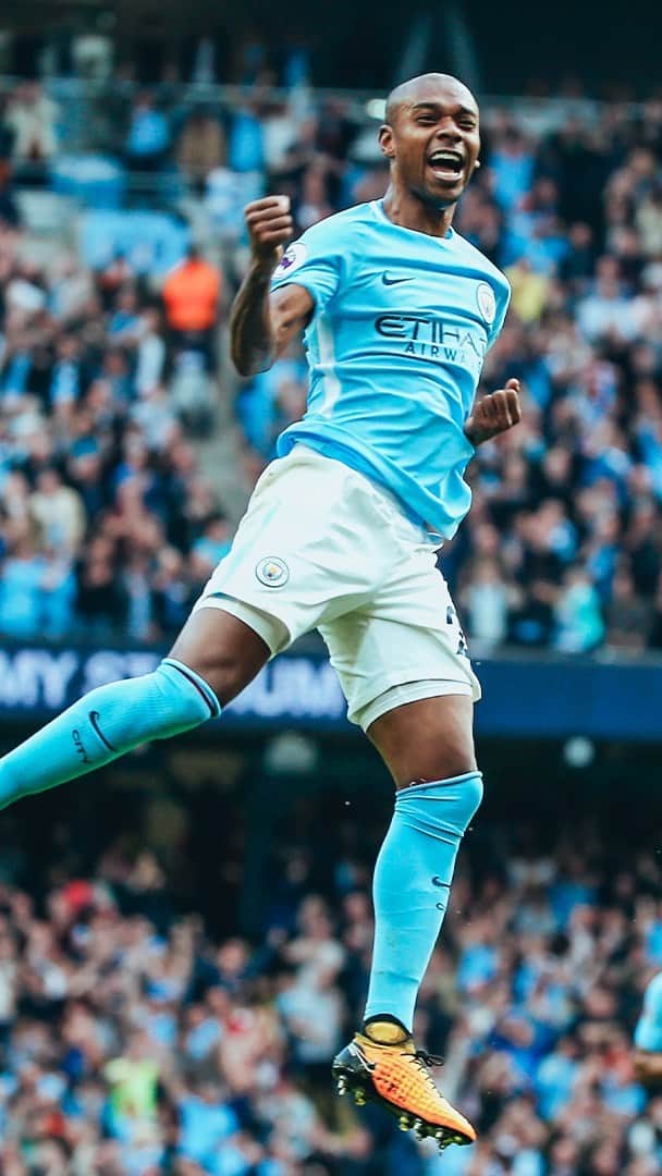 フェルナンジーニョのインスタグラム：「Some hit from @fernandinho on this day in 2017 against Stoke! 🚀」