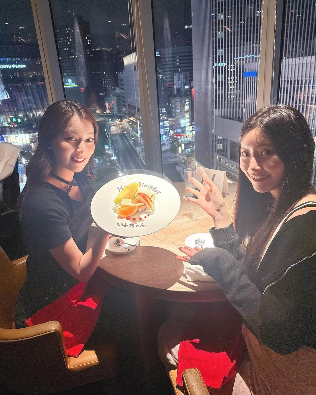 松原伊予菜さんのインスタグラム写真 - (松原伊予菜Instagram)「'  🎂の楽しかった思い出を📷🥳ꕤ お友達のおかげでとっても幸せでした🫶🏻 感謝でしかないなぁ〜いつもありがとう🤍ˎˊ˗  #誕生日#mybirthday#誕生日ディナー#誕生日ケーキ #誕生日プレート#誕生日祝い」10月14日 17時28分 - iyona_147