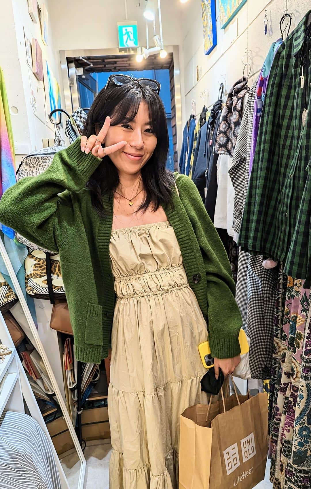 平井富子のインスタグラム：「可愛い女子登場！  LAからヨーコさんがアンシャンテに、、  学生さんと思ったら、社会人。デザイナーで、日本には4歳から何度も。親戚もあり、１ヶ月、東京ライフを楽しんでいるらしい〜  LAには仕事で２回行ったので、ロストークで盛り上がり。楽し〜  来週、帰国。アンシャンテは、パワースポット、良いことありますよ! また、遊びに来て下さい〜」