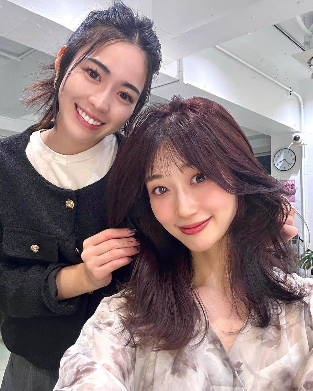 牧野結美さんのインスタグラム写真 - (牧野結美Instagram)「秋らしいヘアカラーに☺️💗  @eri_makehair さんに 深みのあるdeep lavender brownに していただきました💐  東京でのラストヘアメンテナンスだったので 毛量調整もトリートメントも しっかりめにしていただきました🪞✨  好みのイメージを汲み取りつつ えりさんのセンスで、 毎回とっても可愛く仕上げてくださる🧸🎀  また東京へ戻ったらよろしくお願いします🥰  #グレージュカラー #ロブ #くびれヘア #ブリーチなしカラー #透明感ヘア #鎖骨ミディアム #鎖骨ミディ #鎖骨ボブ #鎖骨ロブ #表参道美容室 #表参道美容院 #大人ヘア #大人女子ヘア #透明感カラー」10月14日 17時37分 - yumi_makino_