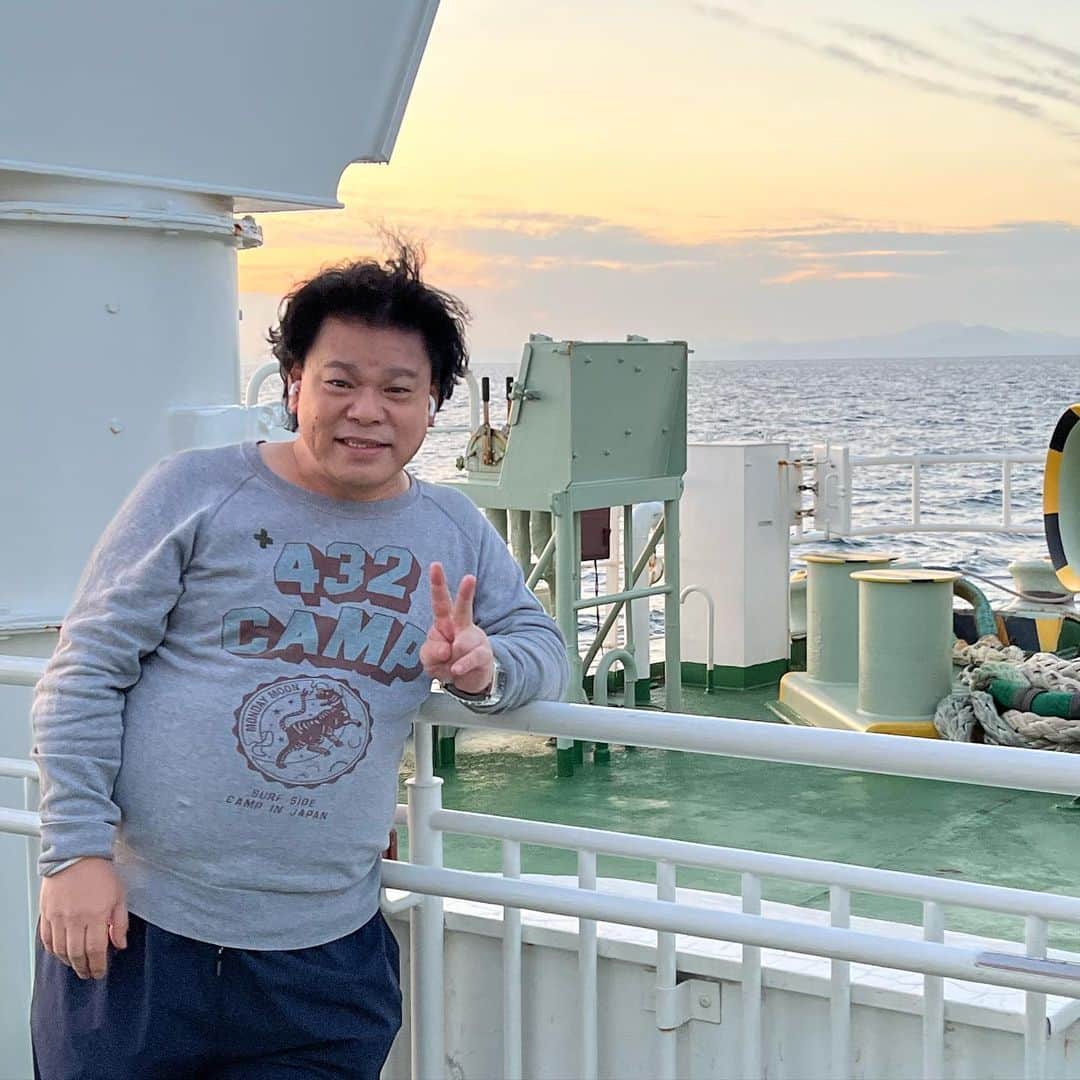 ジミー大西のインスタグラム：「お腹見て　塩水飲みすぎたー！」