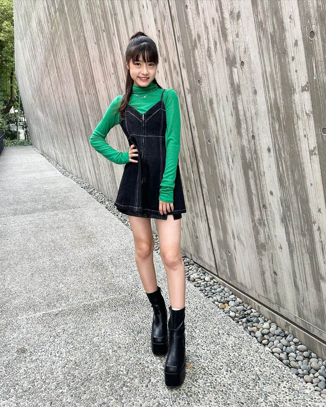 豊川亜咲のインスタグラム：「💚🖤 . お気に入りコーデ💚 @anap_official   @anap_onlineshop チェックしてみてね🦋  #pr #anapootd  #anap_23aw #anap #アナップ #anap_official   #豊川亜咲 #エイジアプロモーション」